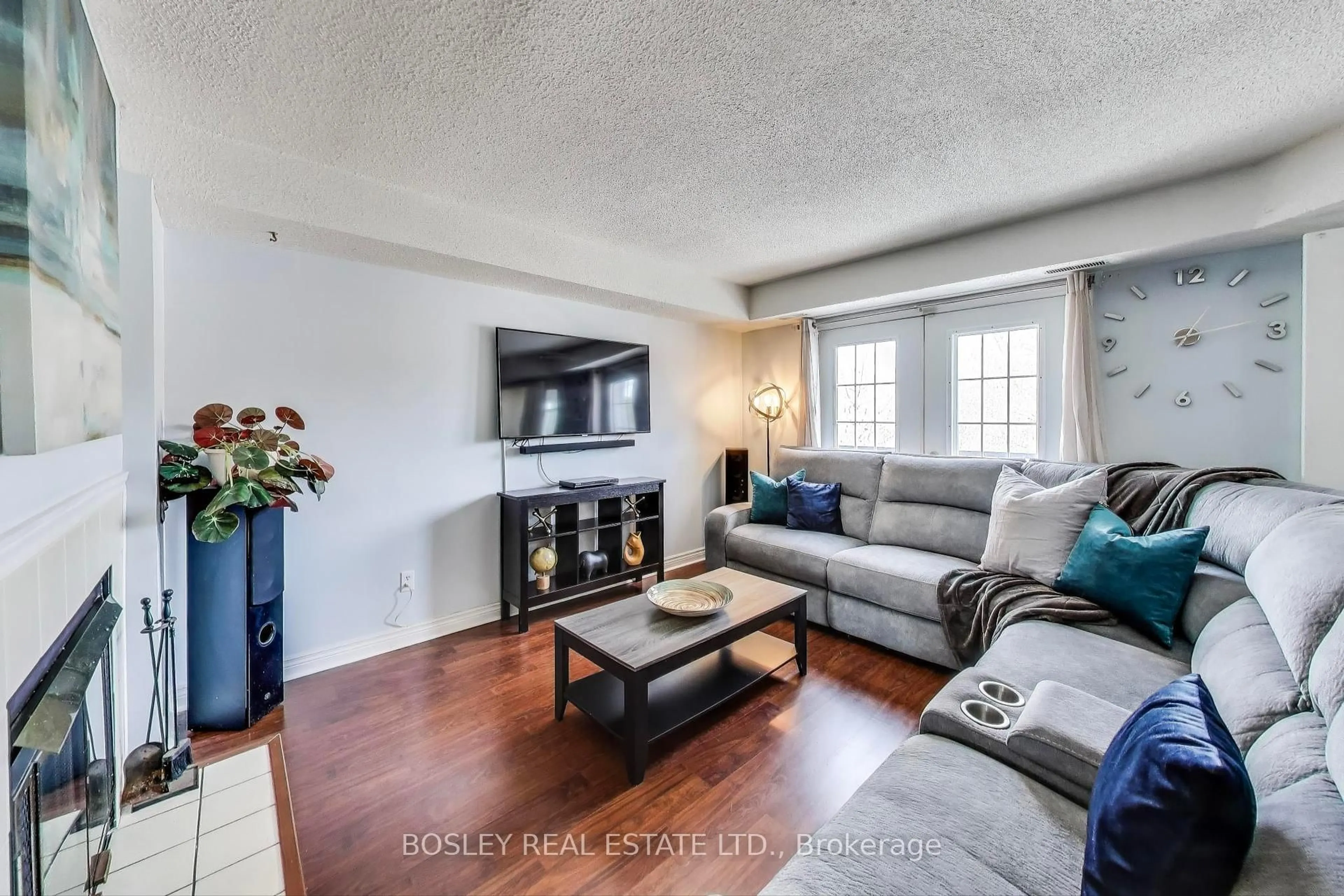 Living room with furniture, unknown for 1665 Nash Rd #E11, Clarington Ontario L1E 1S8