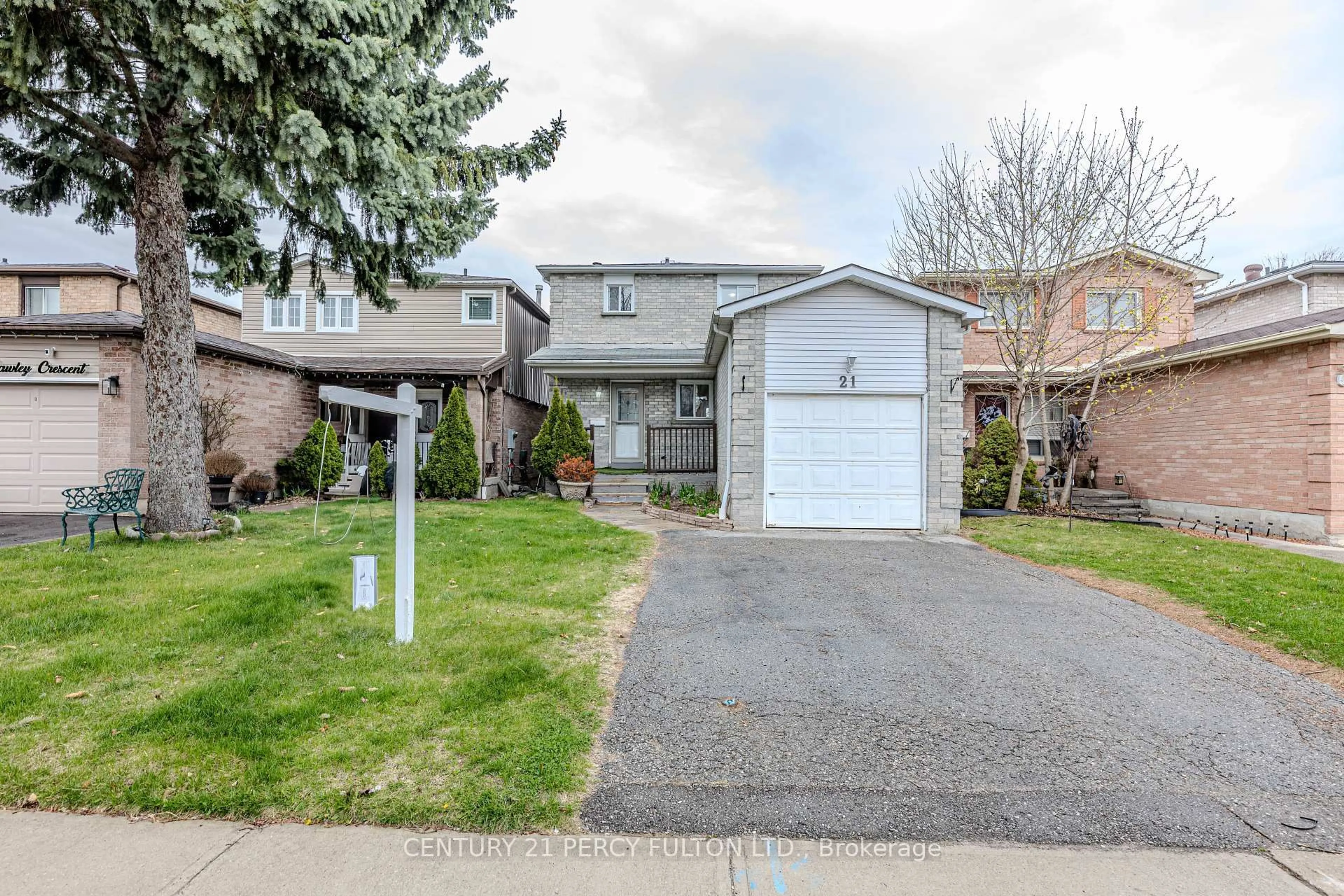 Home with vinyl exterior material, street for 21 Trawley Cres, Ajax Ontario L1S 5Y7