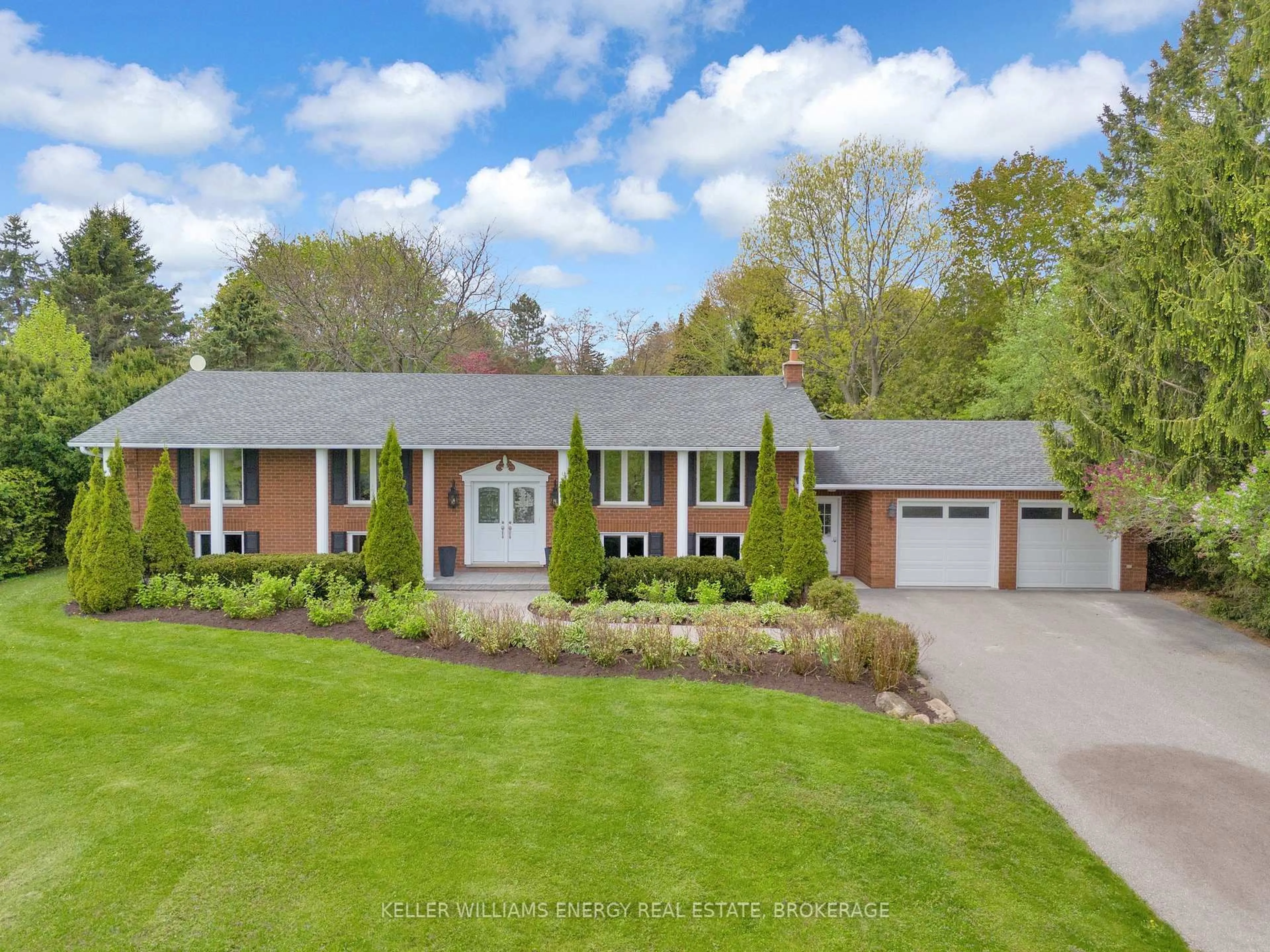 Home with brick exterior material, street for 90 Potters Lane, Clarington Ontario L0B 1J0