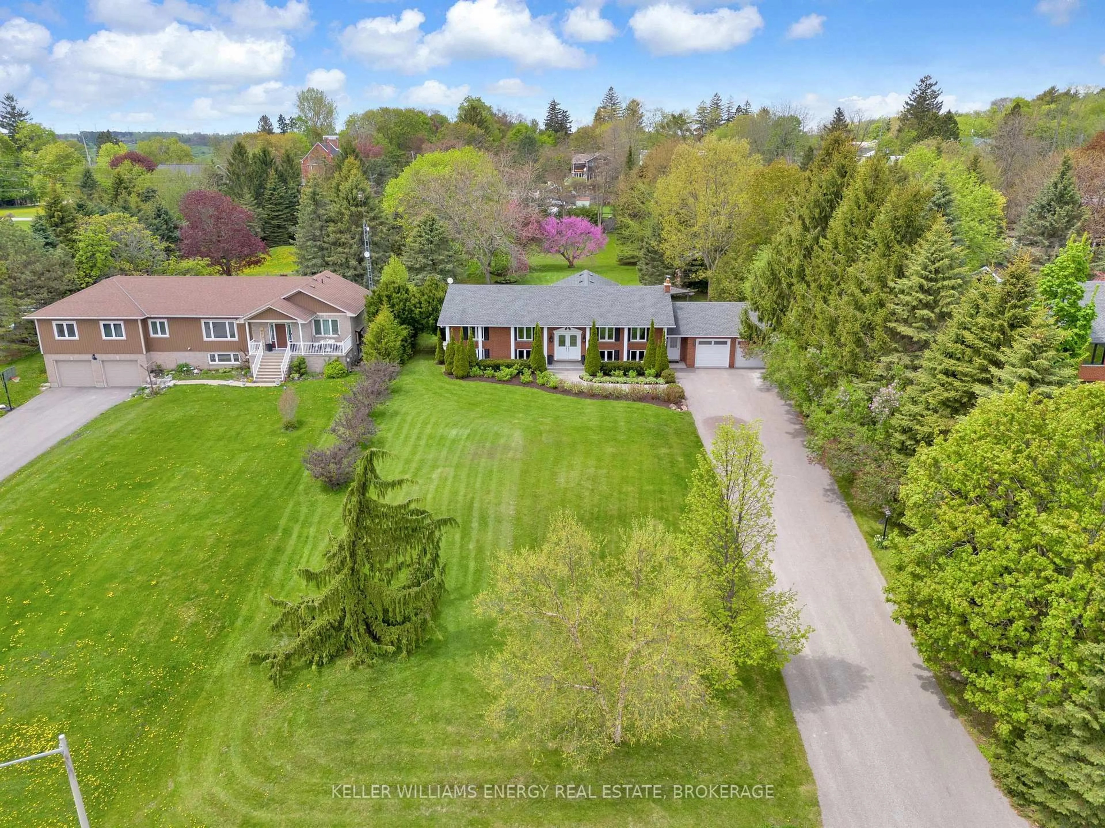 A pic from outside/outdoor area/front of a property/back of a property/a pic from drone, street for 90 Potters Lane, Clarington Ontario L0B 1J0