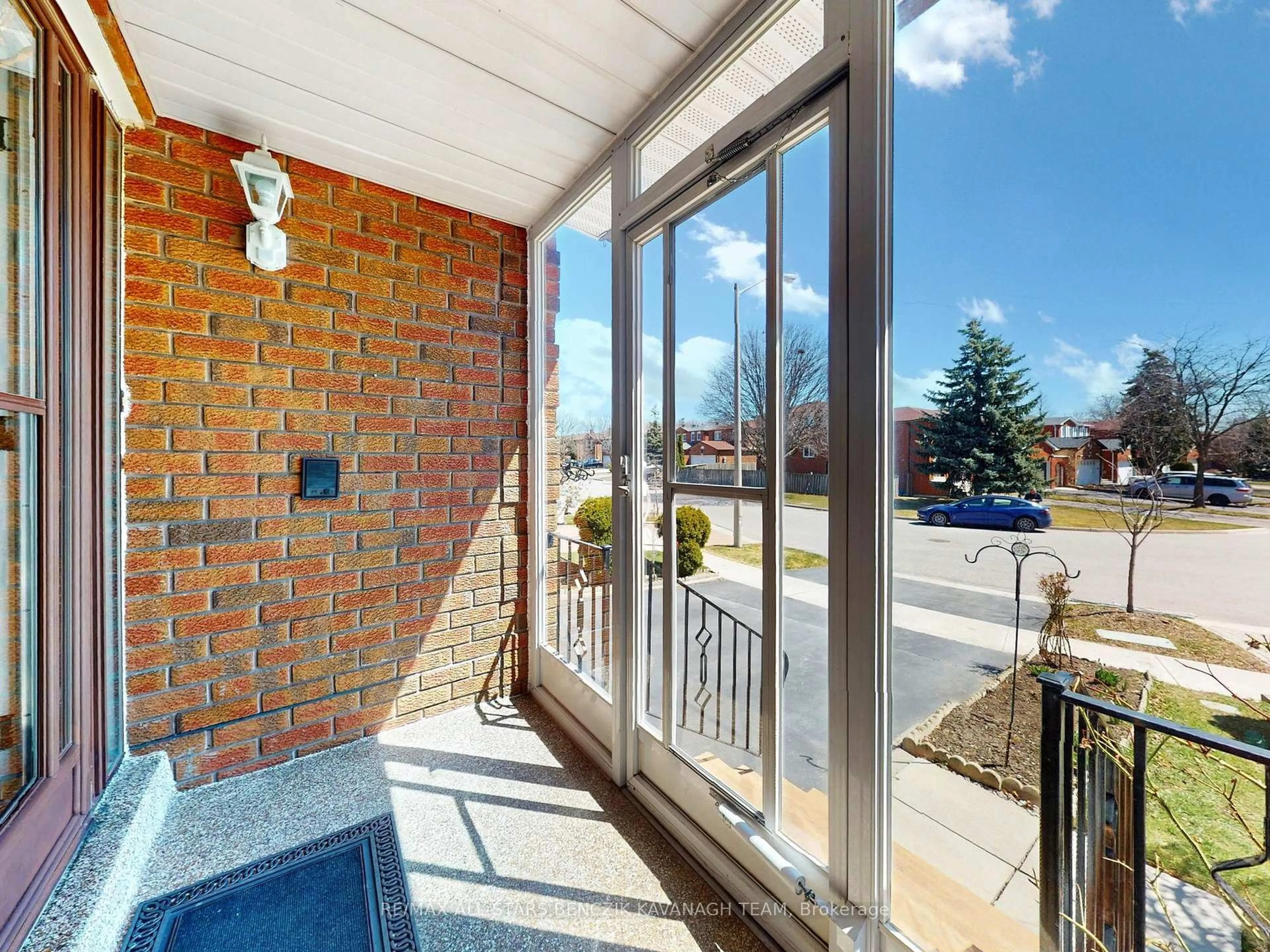 Patio, water/lake/river/ocean view for 104 Burnt Bark Dr, Toronto Ontario M1V 3J8