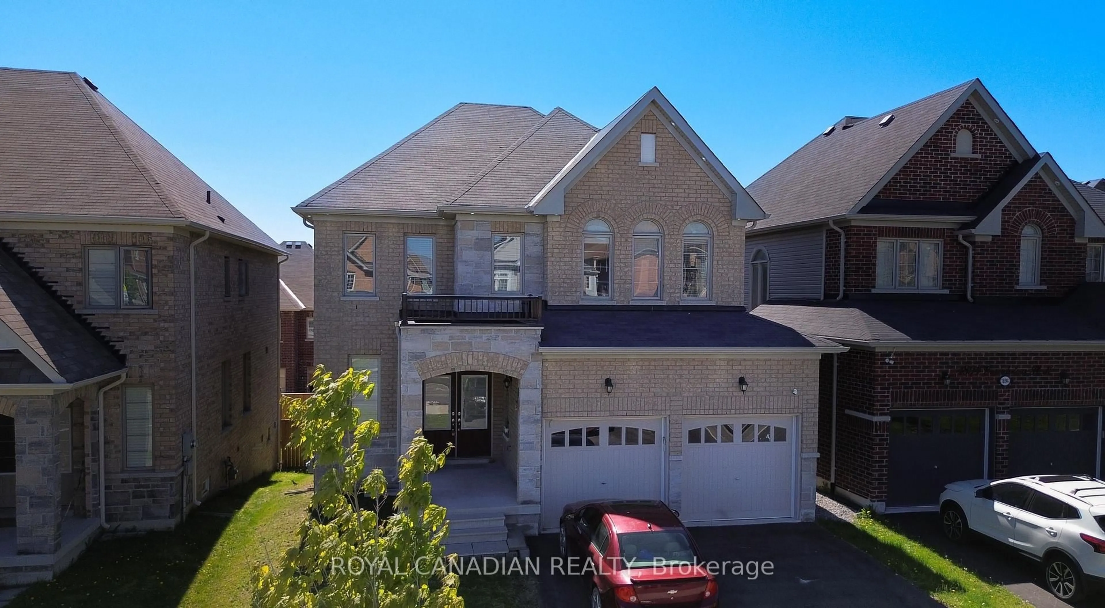A pic from outside/outdoor area/front of a property/back of a property/a pic from drone, street for 1890 Grandview St, Oshawa Ontario L1K 0Y6