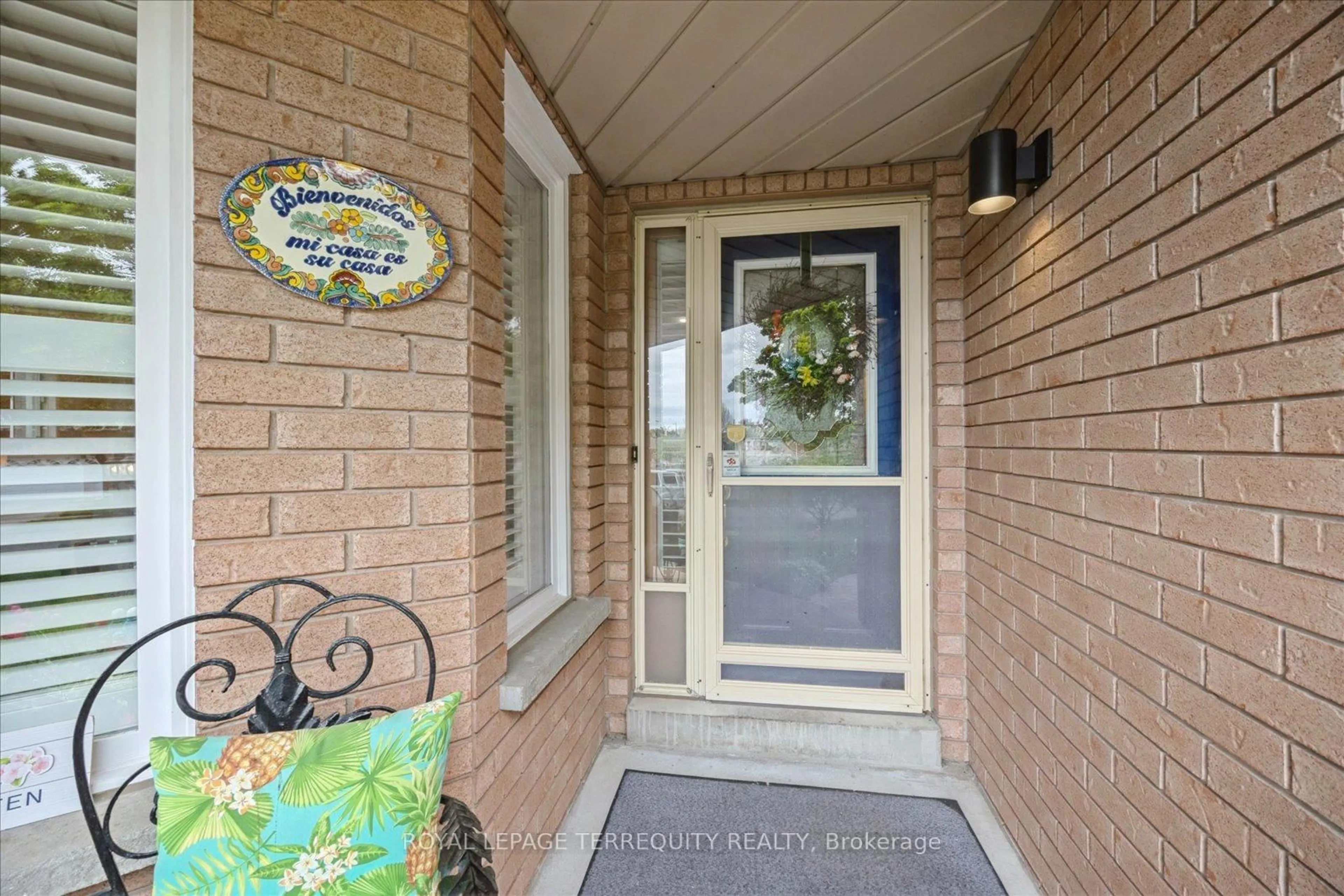Indoor entryway for 61 Eldridge Pl, Whitby Ontario L1N 9E5