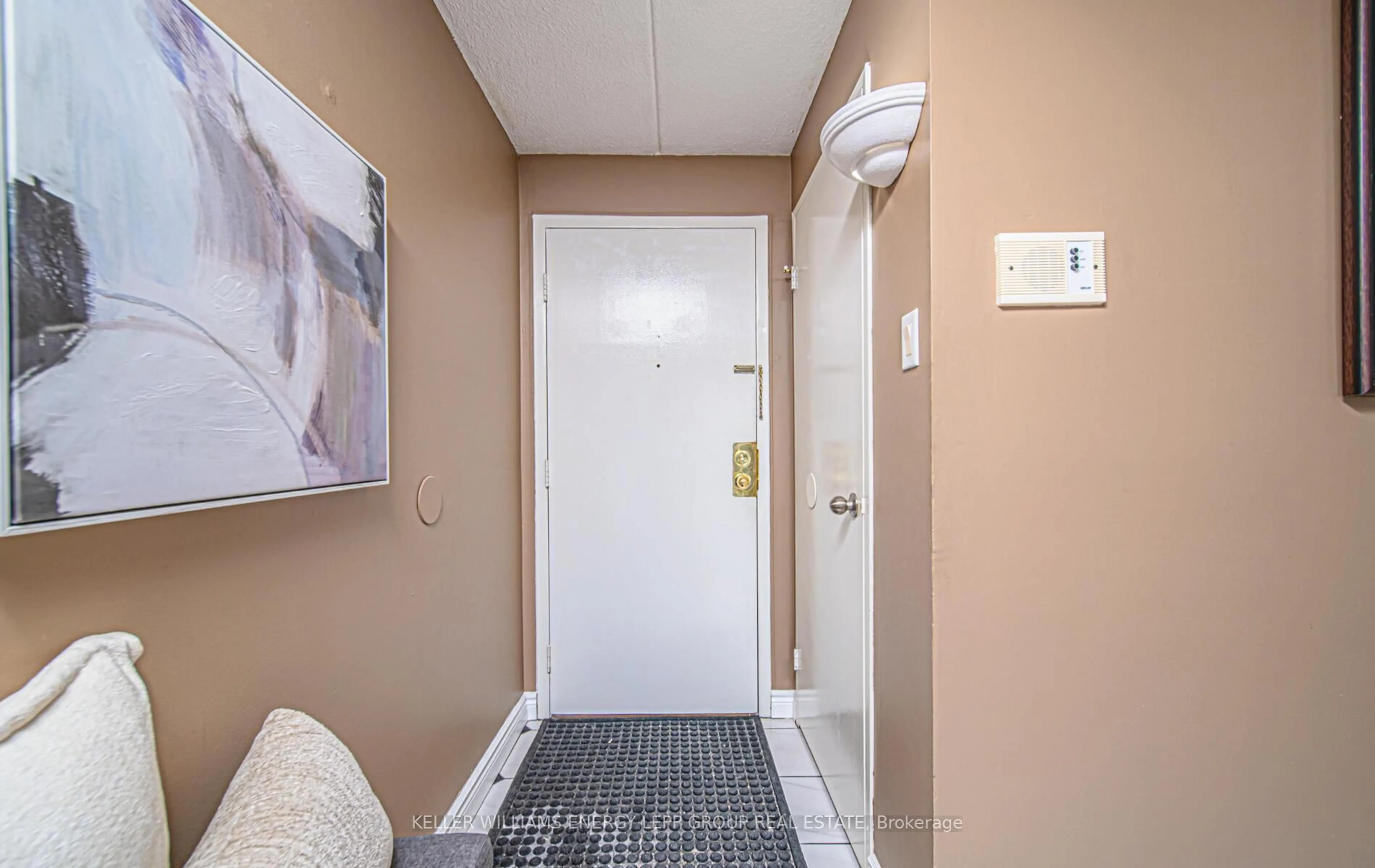 Indoor entryway for 53 Taunton Rd #91, Oshawa Ontario L1G 3T6