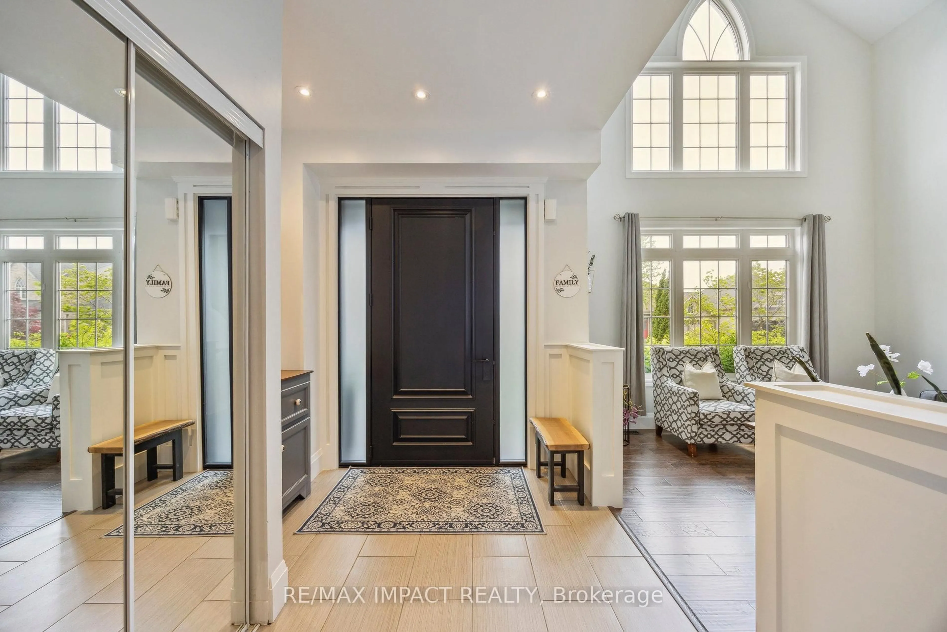 Indoor entryway for 24 Brough Crt, Clarington Ontario L1C 0B7
