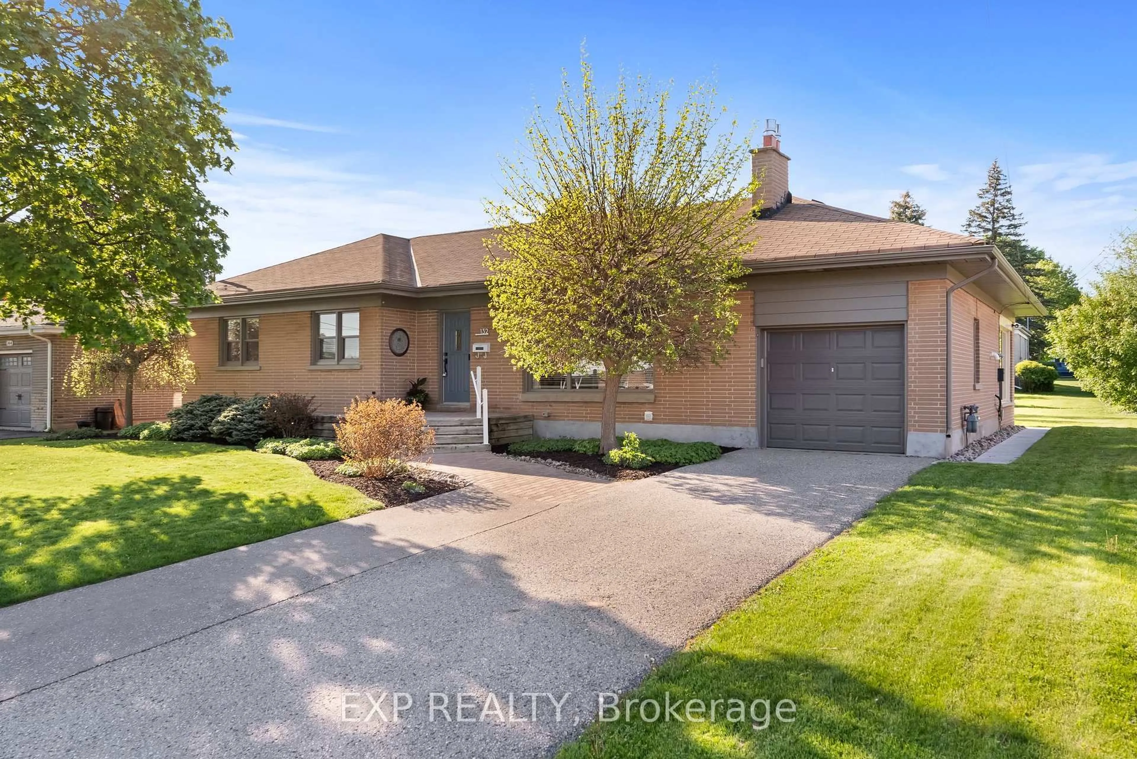 Home with brick exterior material, street for 132 Winona Ave, Oshawa Ontario L1G 3H5