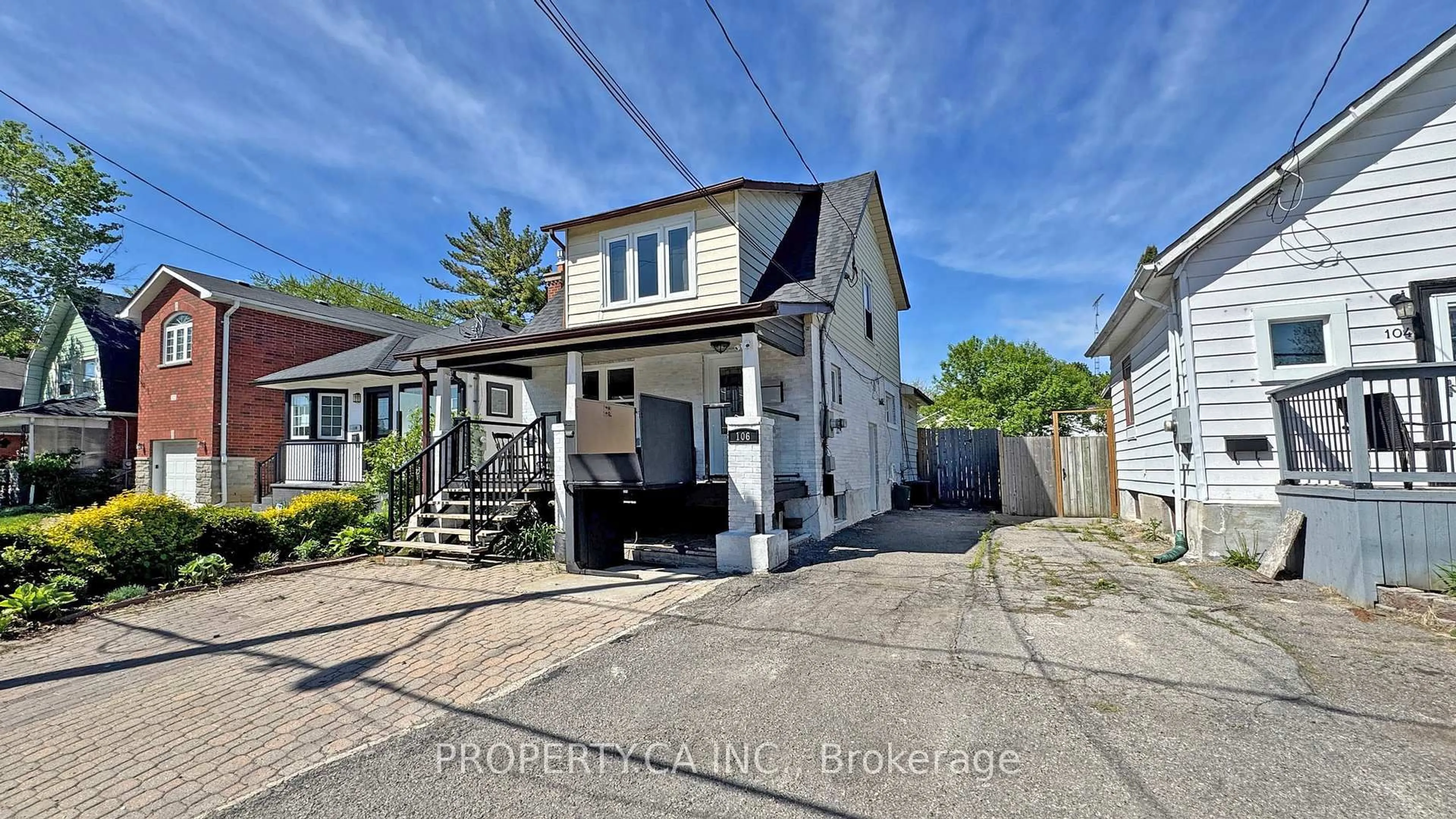 A pic from outside/outdoor area/front of a property/back of a property/a pic from drone, street for 106 Park Rd, Oshawa Ontario L1J 4G9