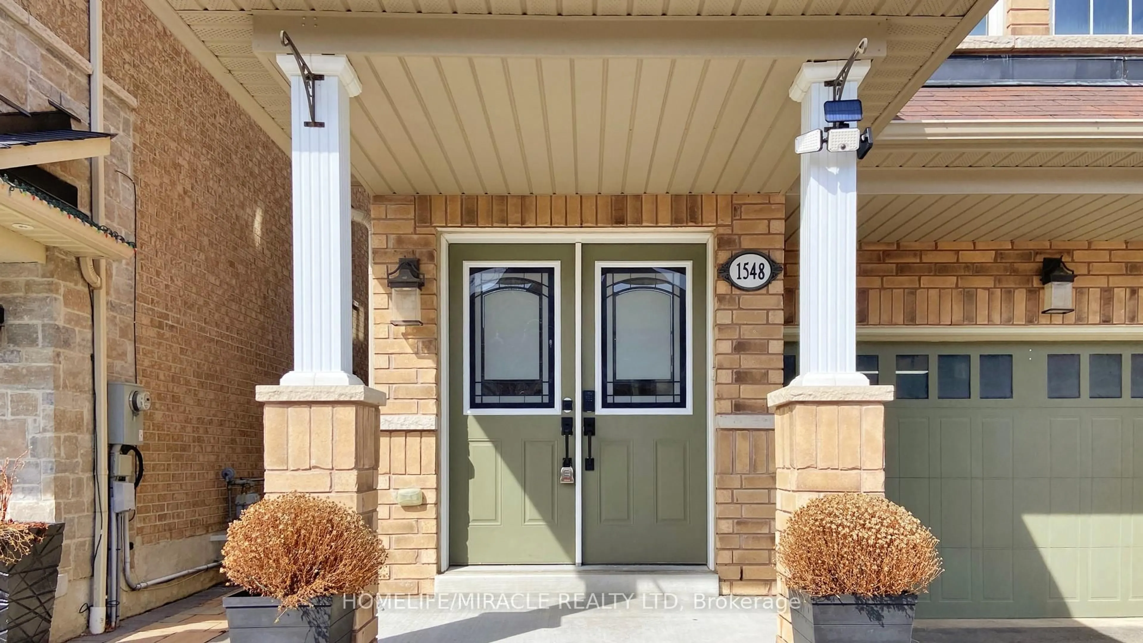 Indoor entryway for 1548 Winville Rd, Pickering Ontario L1X 0C5