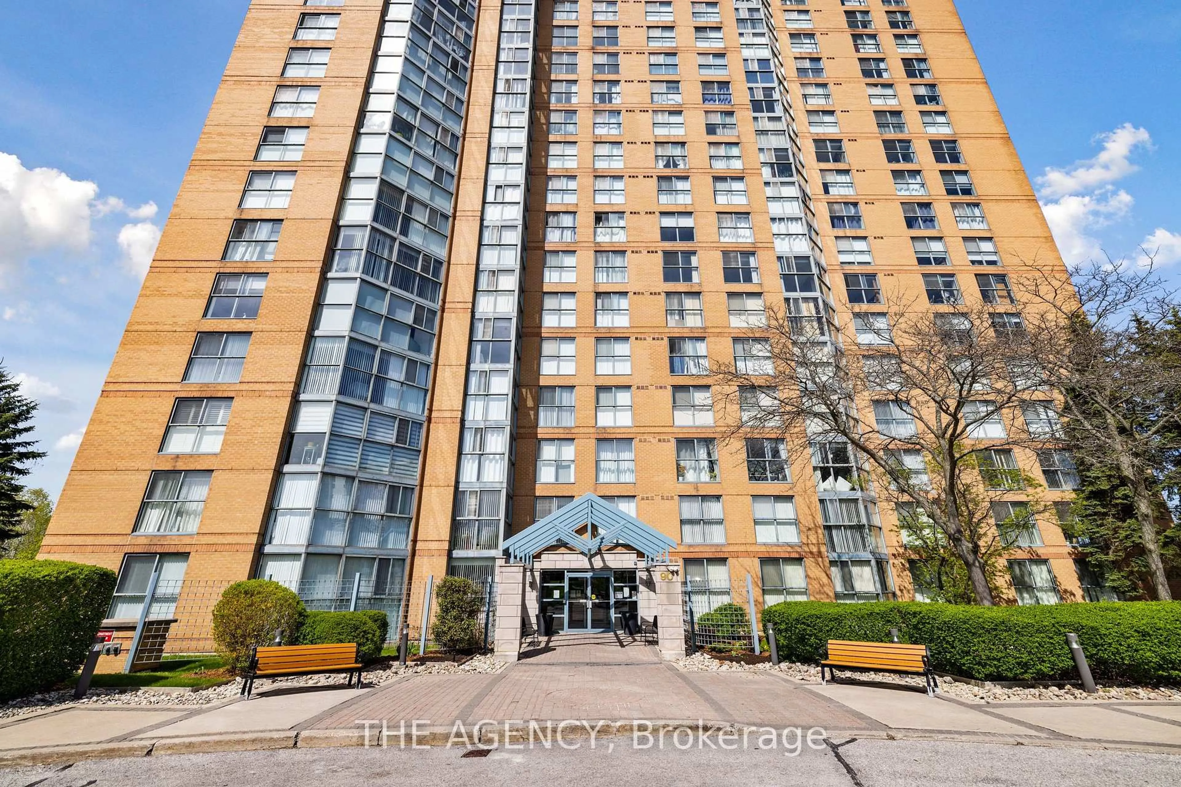 Indoor foyer for 90 Dale Ave #301, Toronto Ontario M1J 3N4
