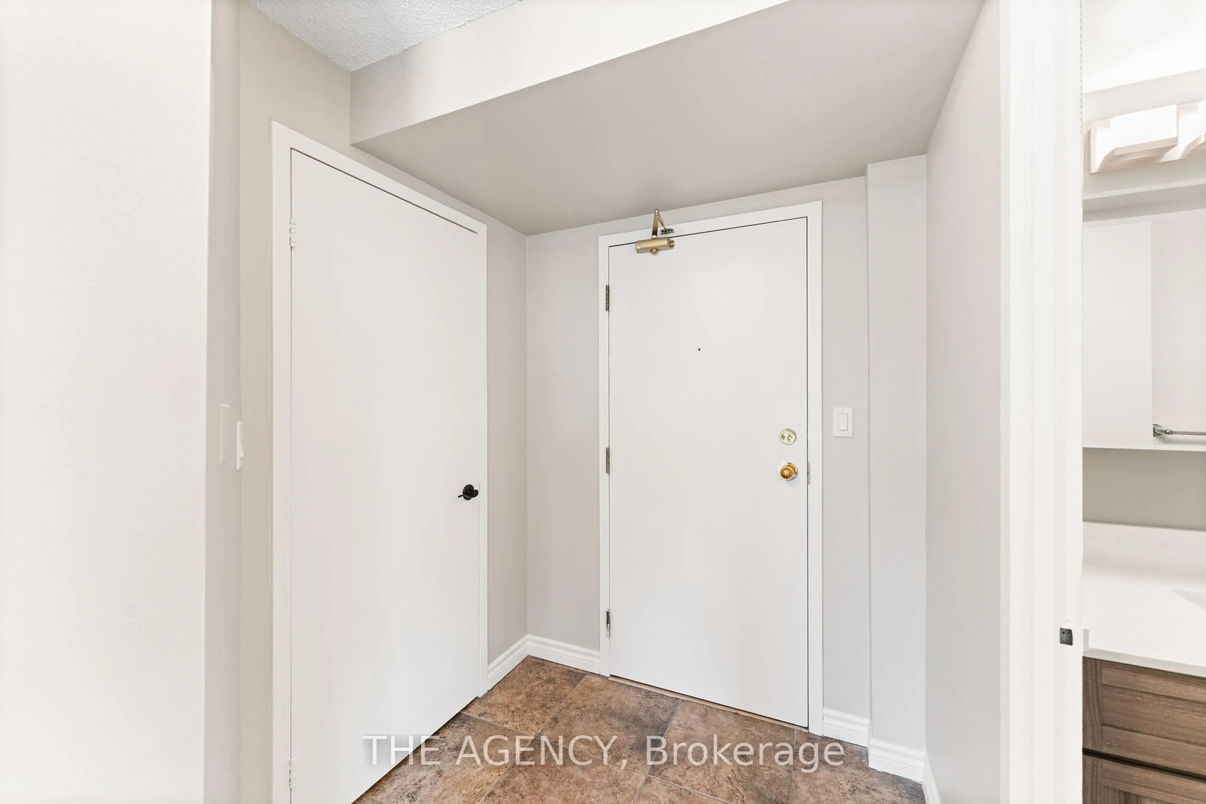 Indoor entryway for 90 Dale Ave #301, Toronto Ontario M1J 3N4
