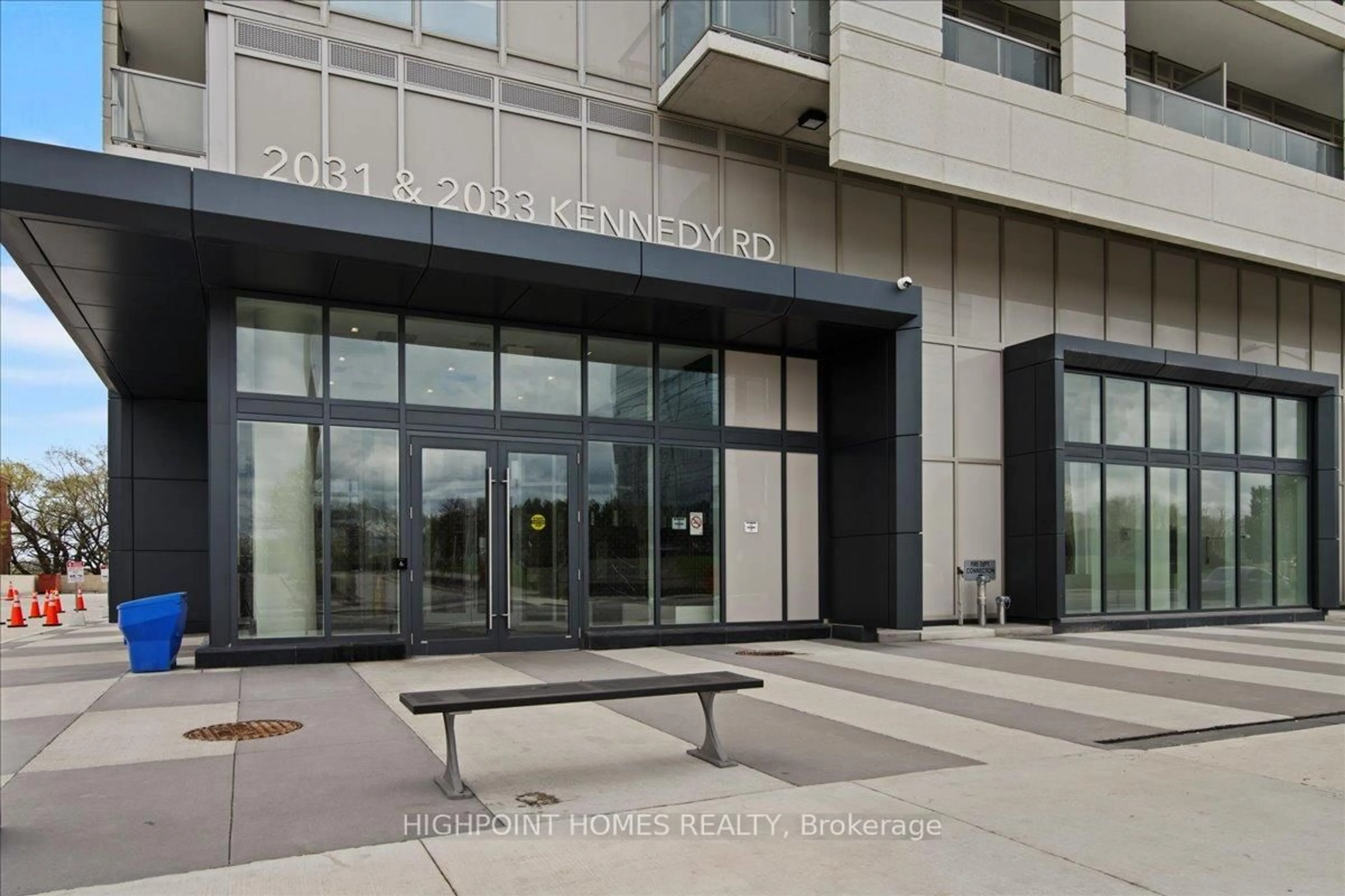 Indoor foyer for 2033 Kennedy Rd #1605, Toronto Ontario M1T 0B9