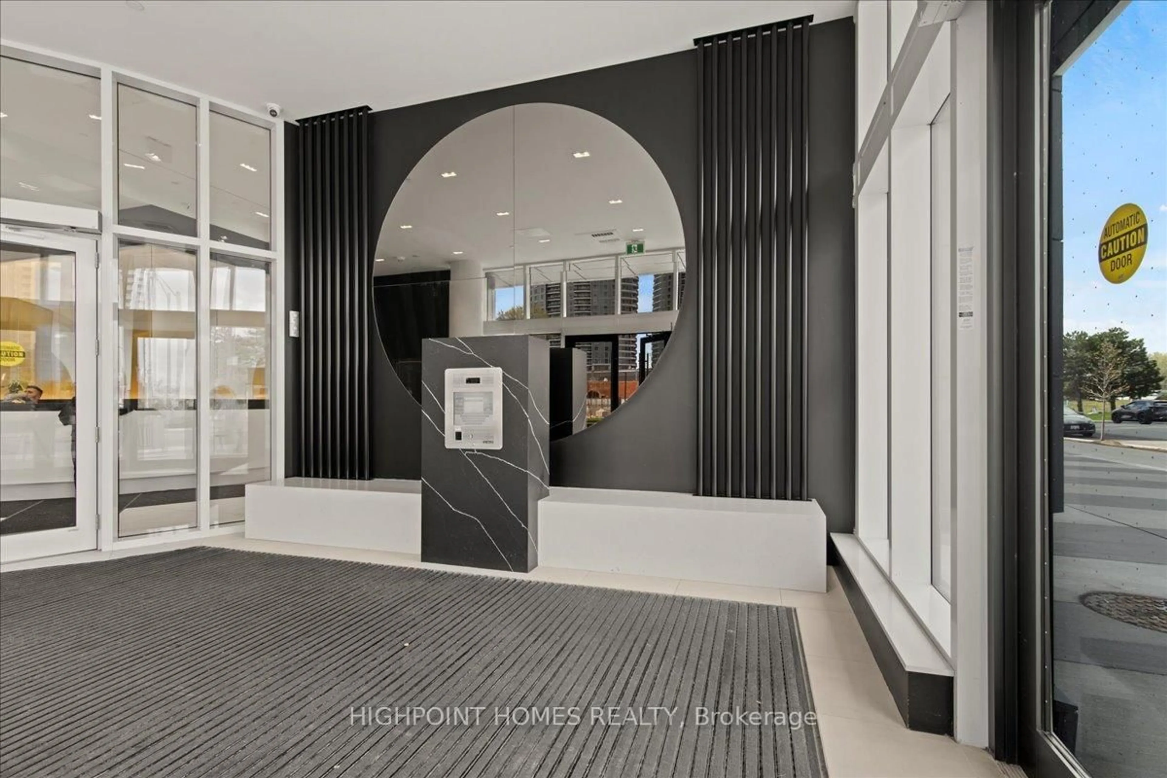 Indoor foyer for 2033 Kennedy Rd #1605, Toronto Ontario M1T 0B9