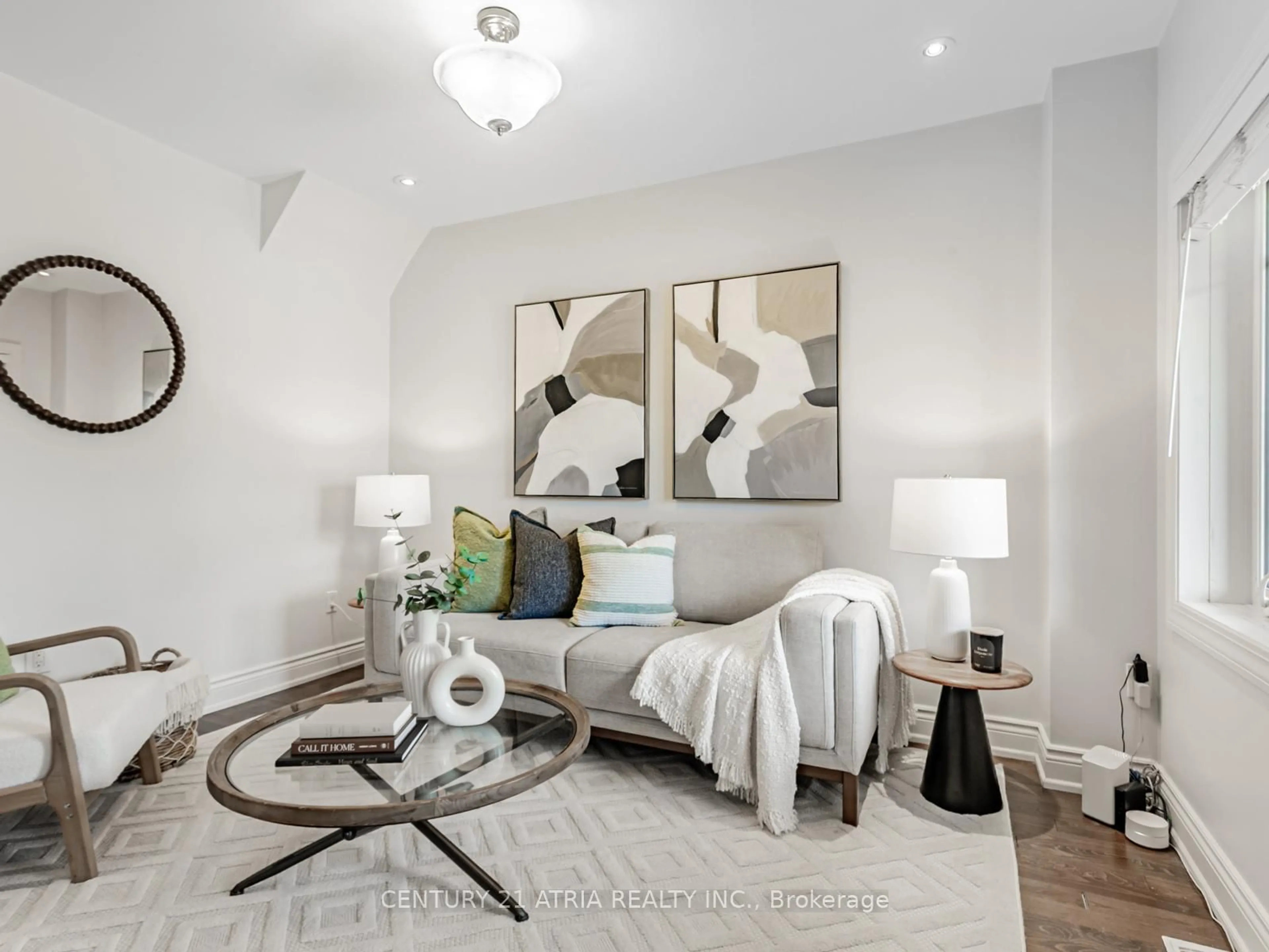 Living room with furniture, unknown for 117 Aldwych Ave, Toronto Ontario M4J 1X7