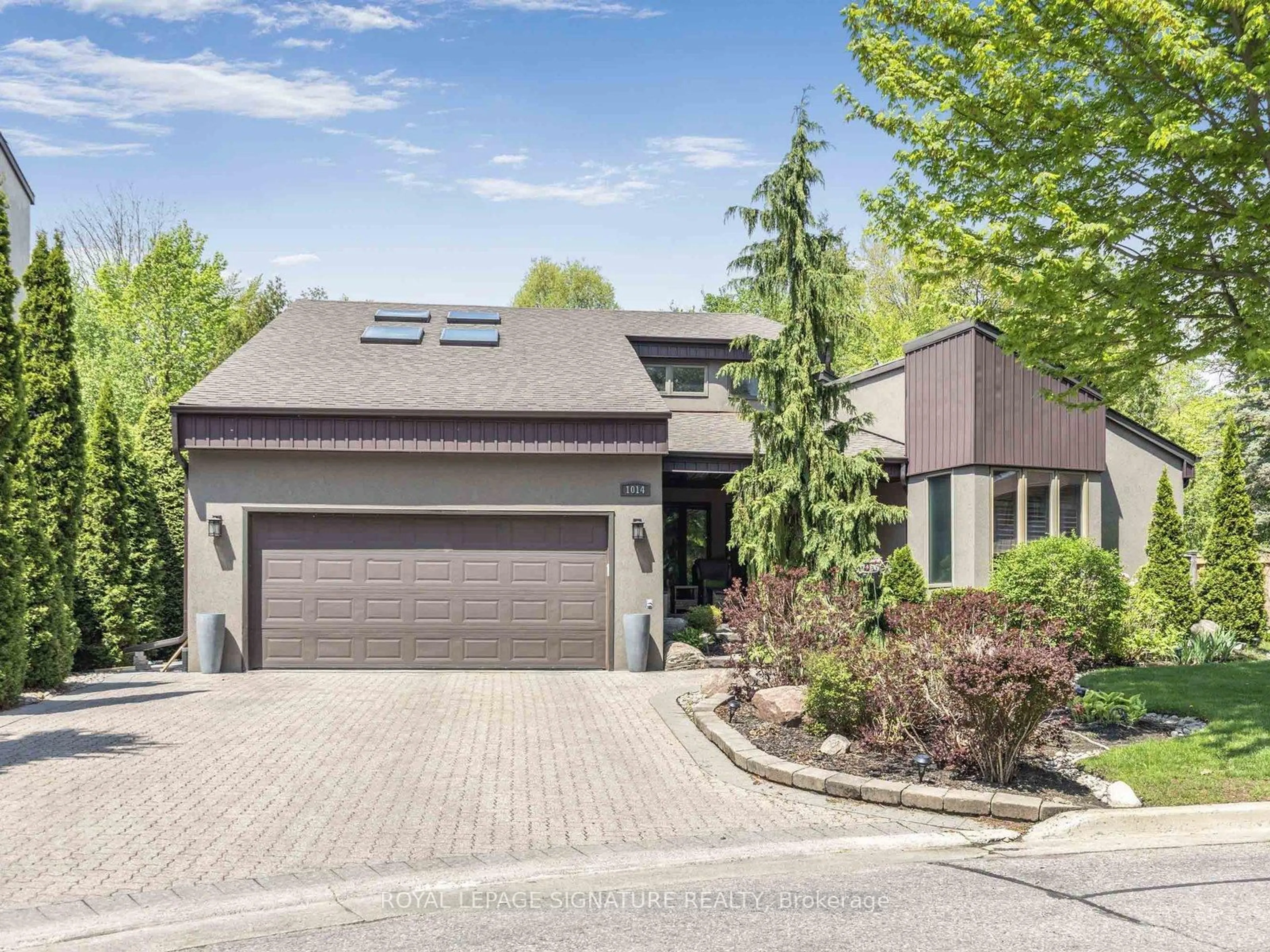 Home with brick exterior material, street for 1014 Tiffany Circ, Oshawa Ontario L1G 7S1