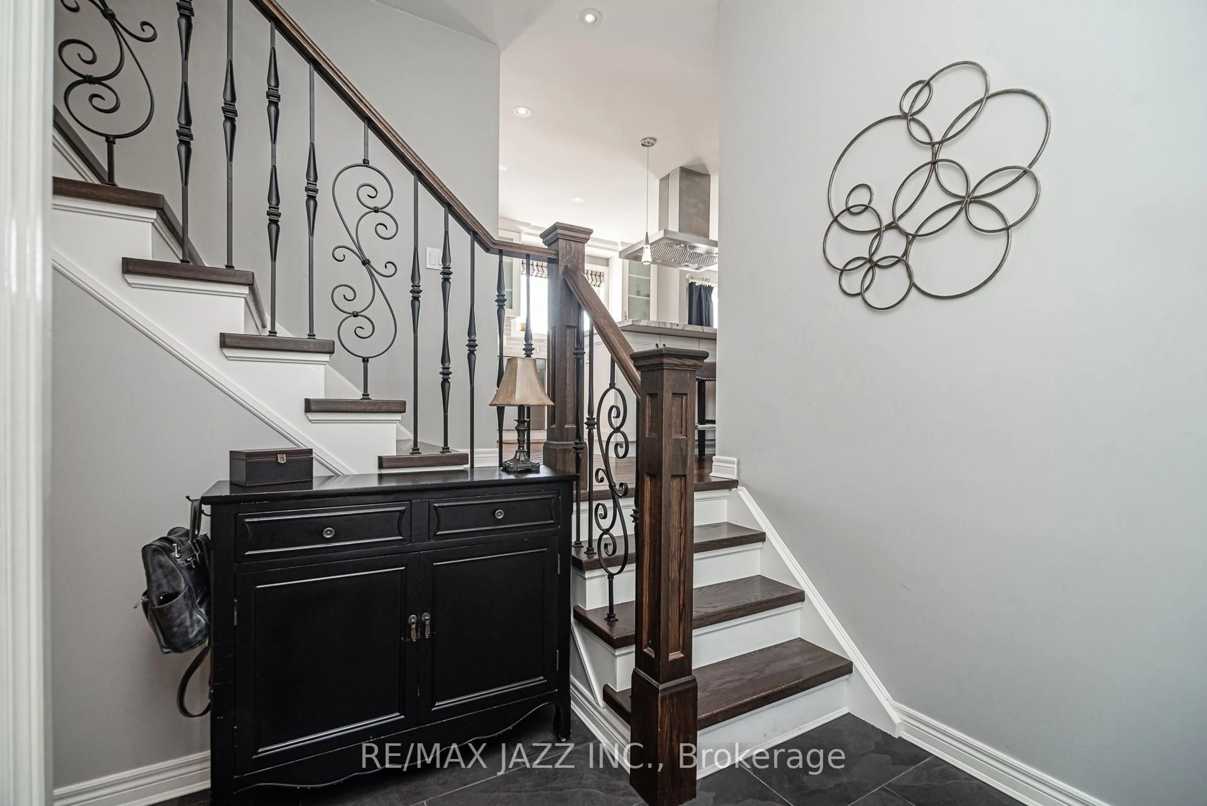 Indoor entryway for 35 Strathy Rd, Ajax Ontario L1S 2V2