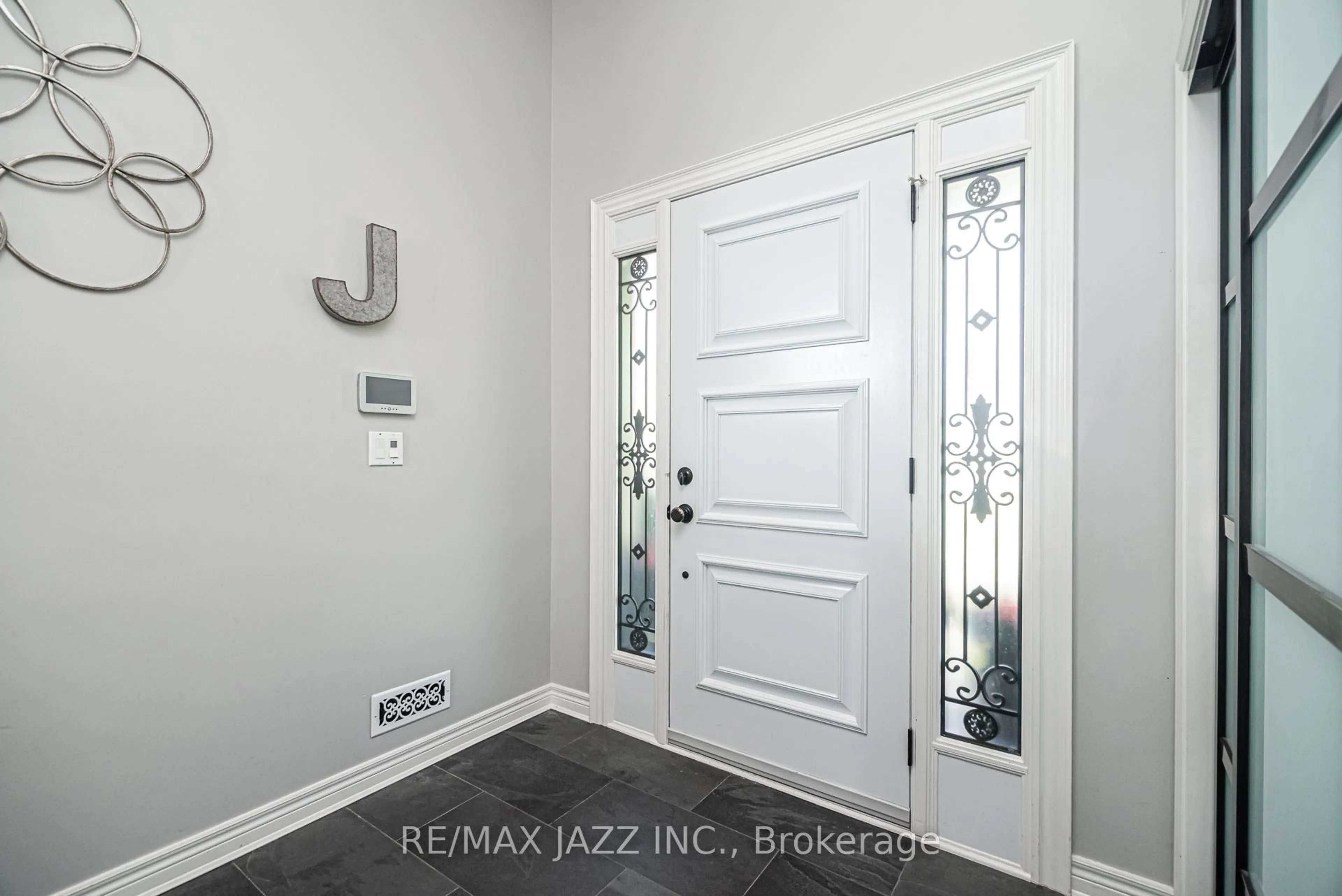 Indoor entryway for 35 Strathy Rd, Ajax Ontario L1S 2V2