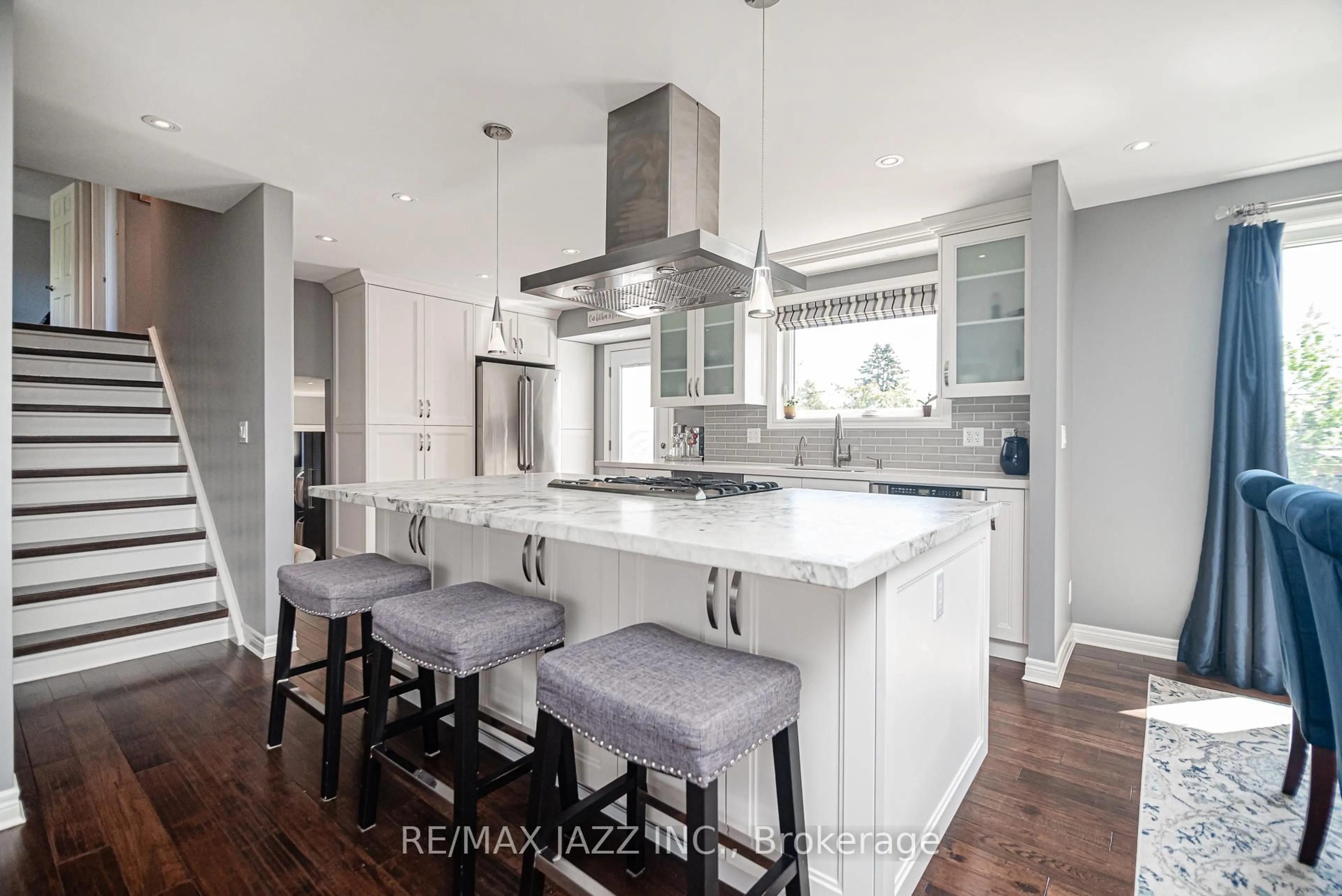 Contemporary kitchen, unknown for 35 Strathy Rd, Ajax Ontario L1S 2V2