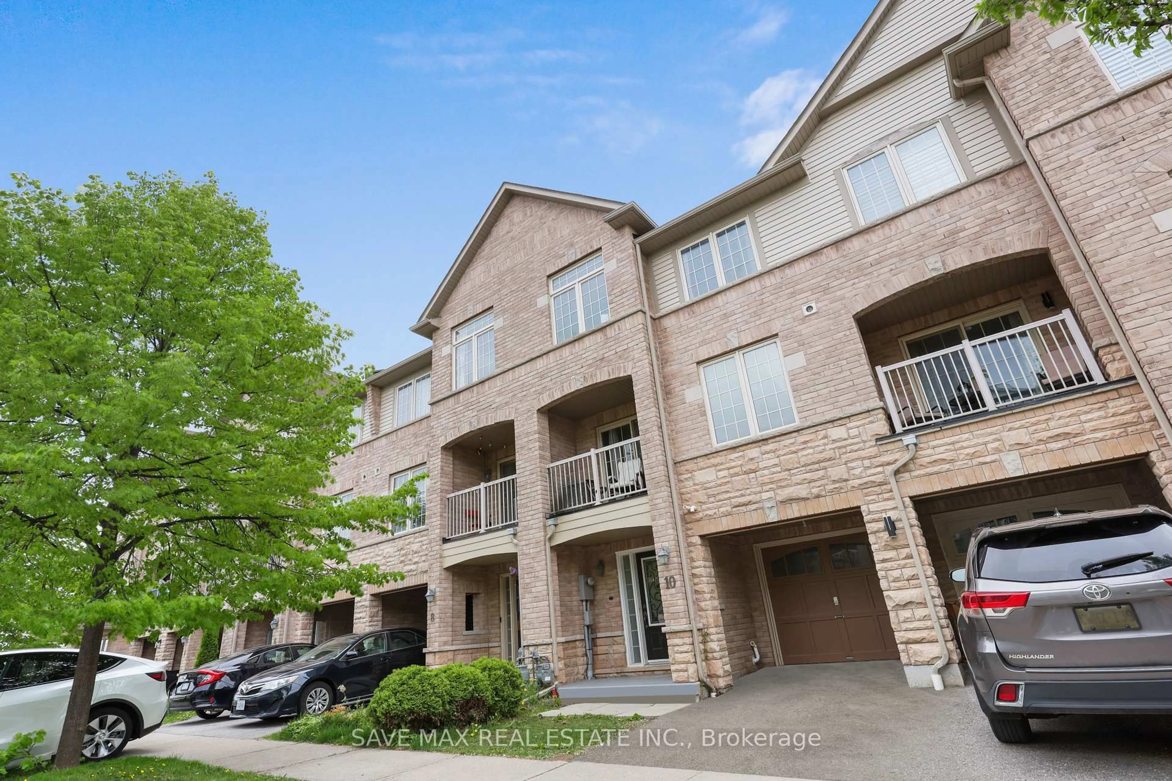 A pic from outside/outdoor area/front of a property/back of a property/a pic from drone, unknown for 10 Clowes St, Ajax Ontario L1Z 0K9