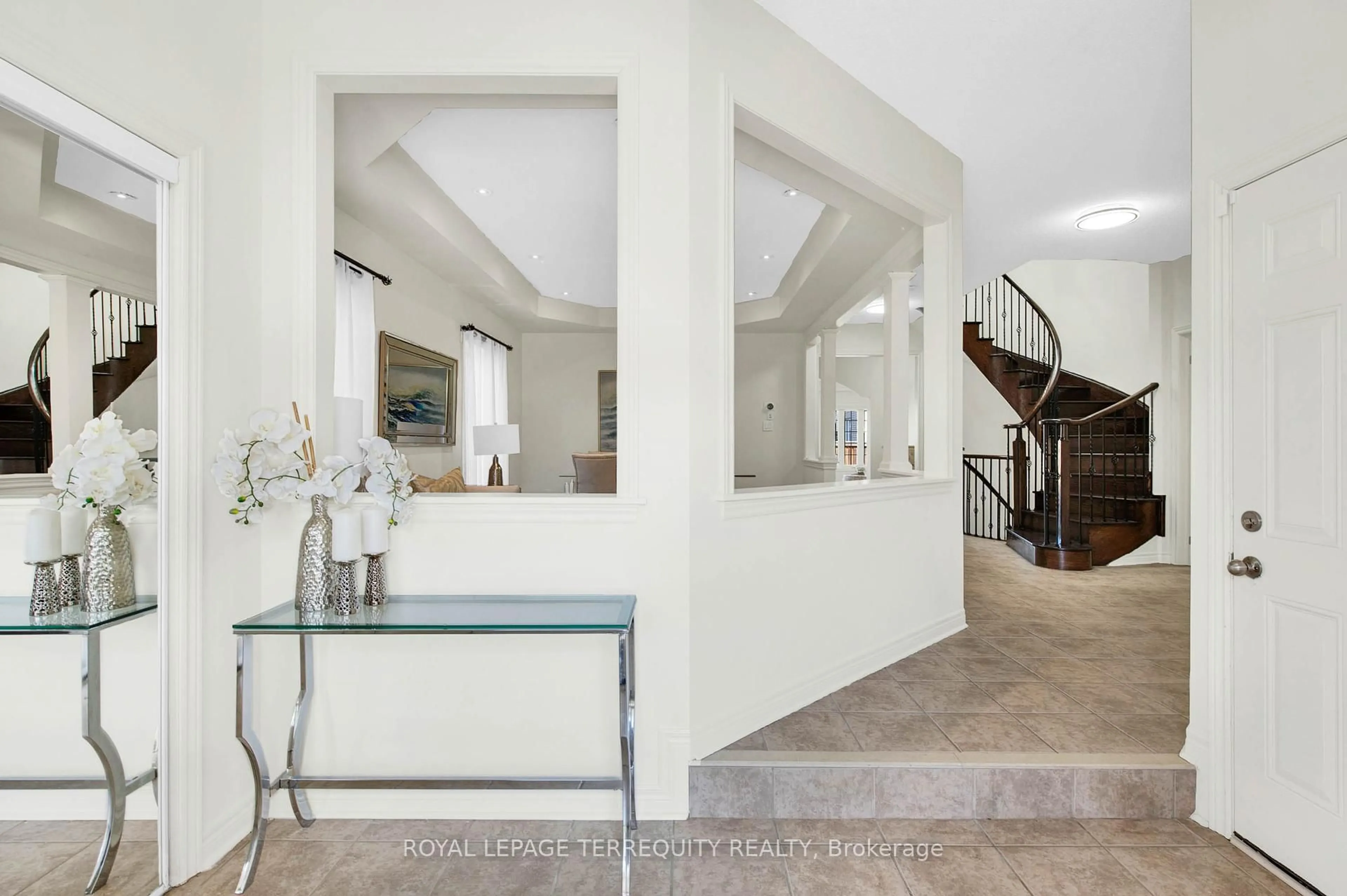 Indoor foyer for 36 Crellin Ave, Ajax Ontario L1Z 0P1