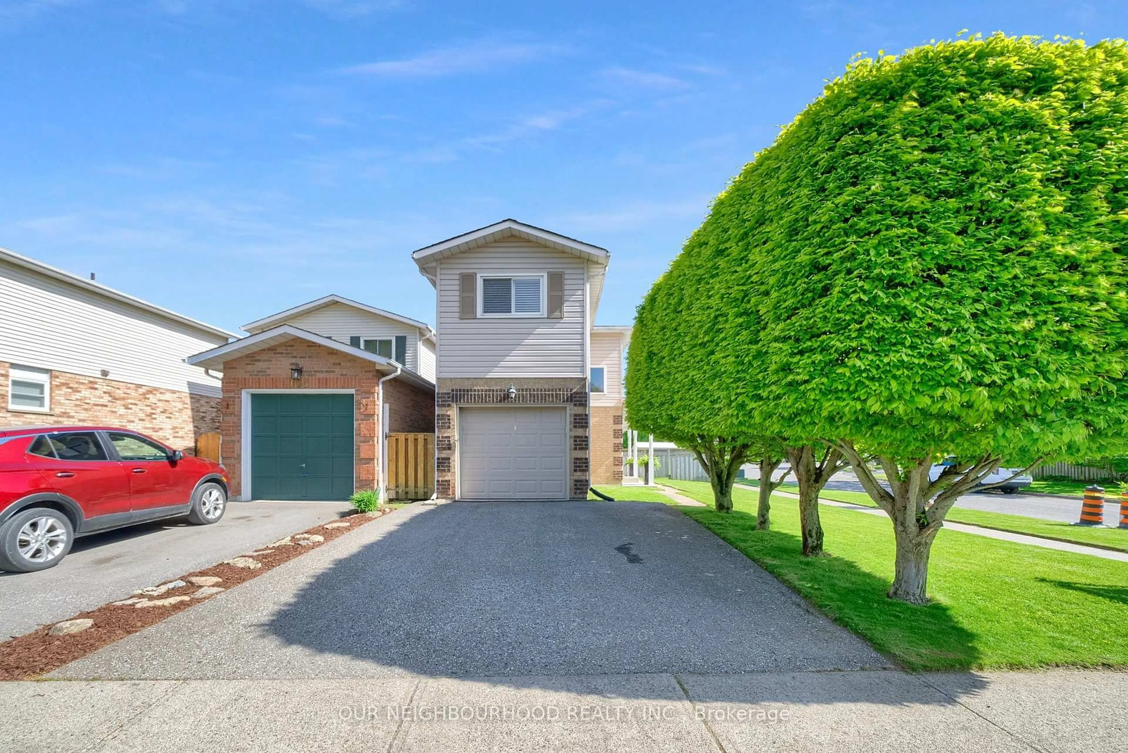 A pic from outside/outdoor area/front of a property/back of a property/a pic from drone, street for 1 Sylvia Crt, Clarington Ontario L1B 1J4