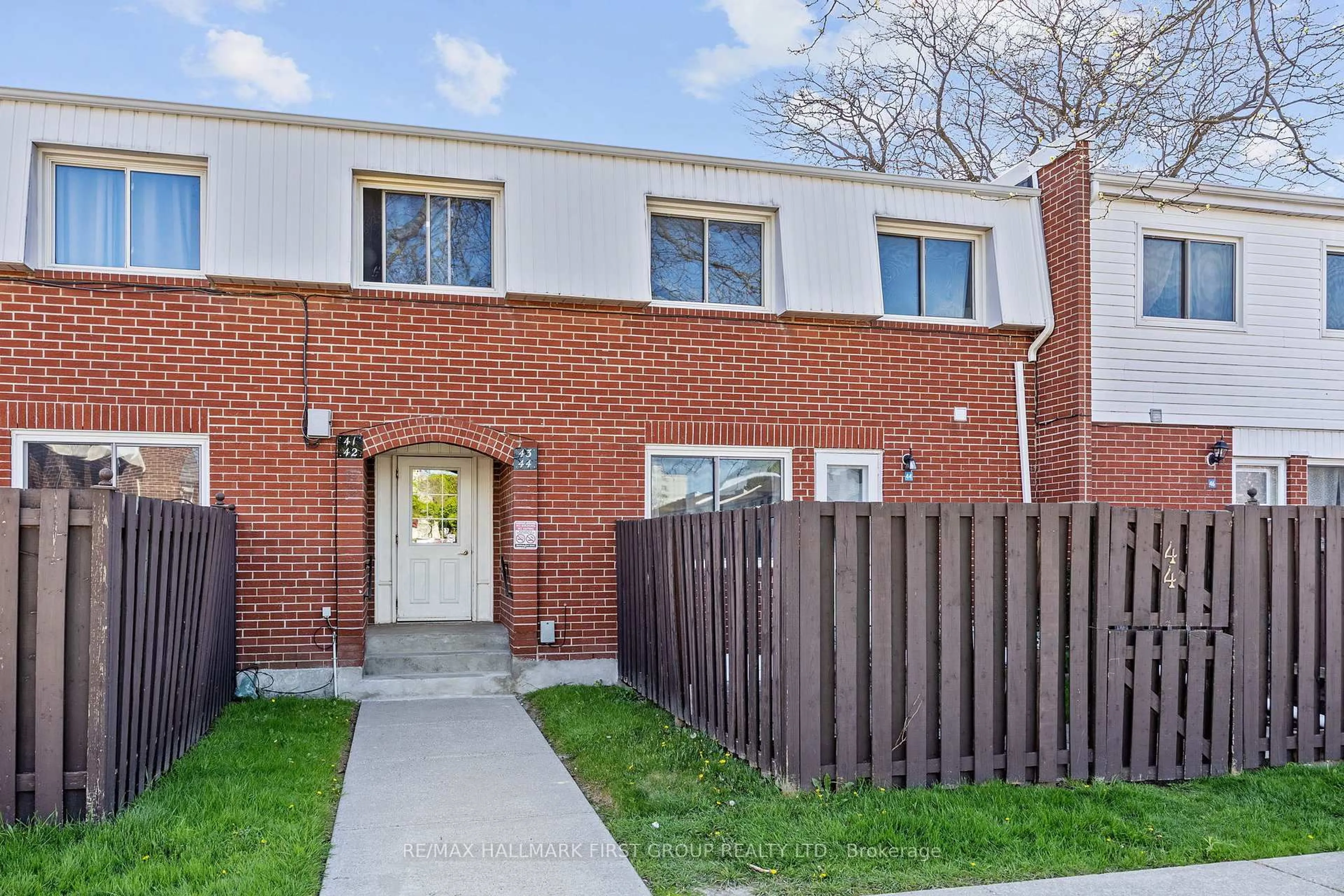 Home with brick exterior material, street for 1010 Glen St #44, Oshawa Ontario L1J 6J2