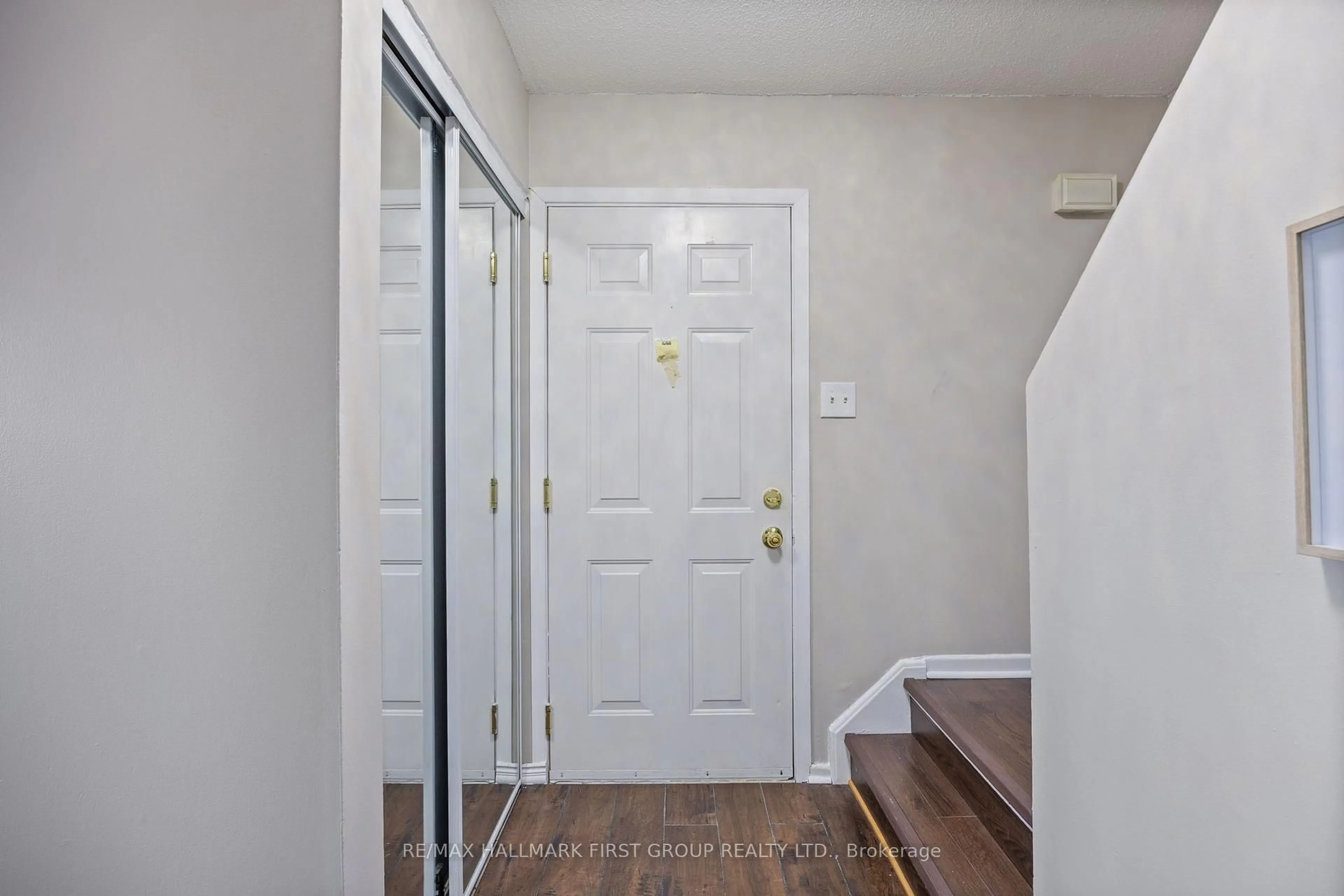 Indoor entryway for 1010 Glen St #44, Oshawa Ontario L1J 6J2