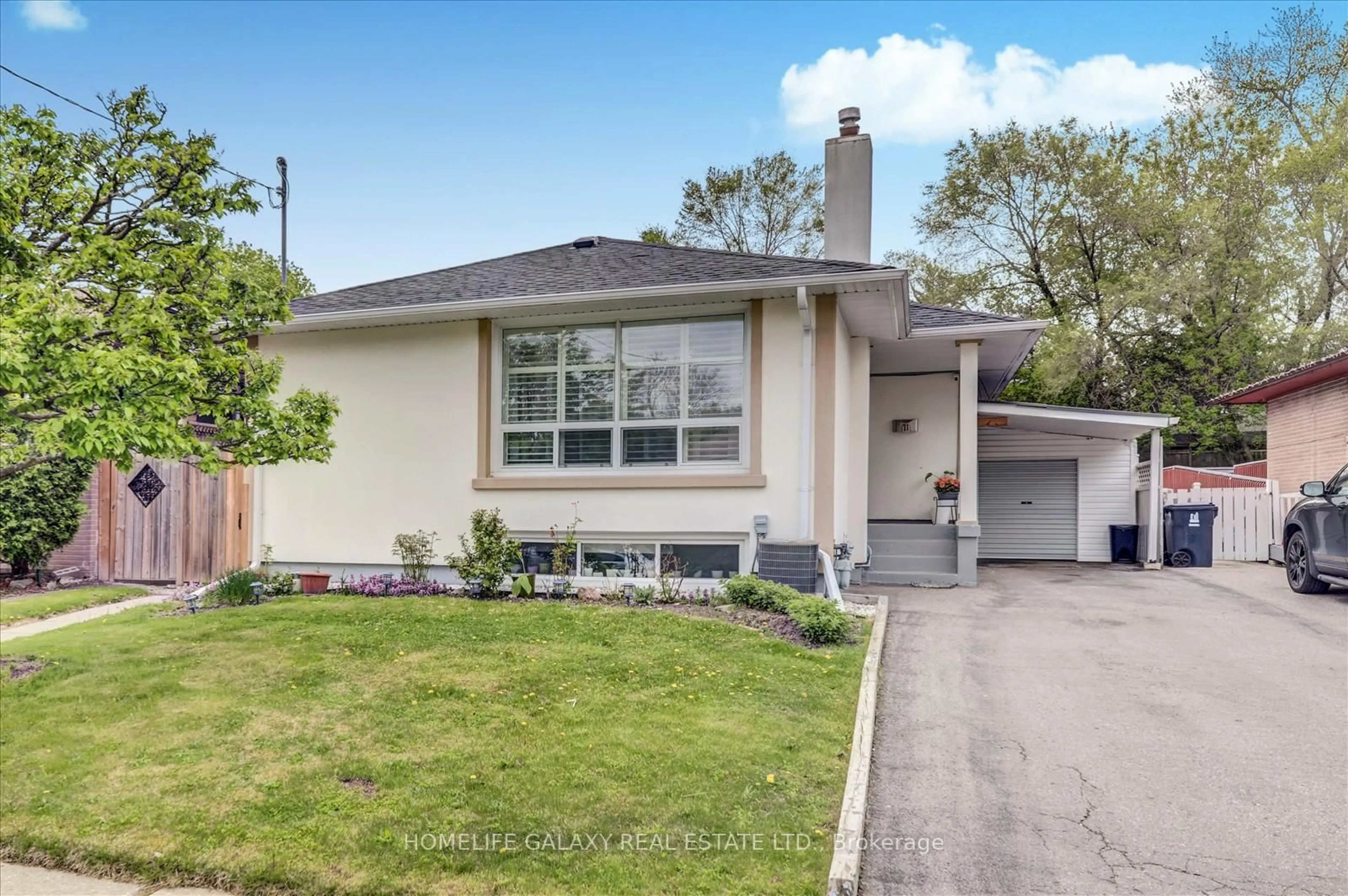 Home with vinyl exterior material, street for 71 Sundance Cres, Toronto Ontario M1G 2M1