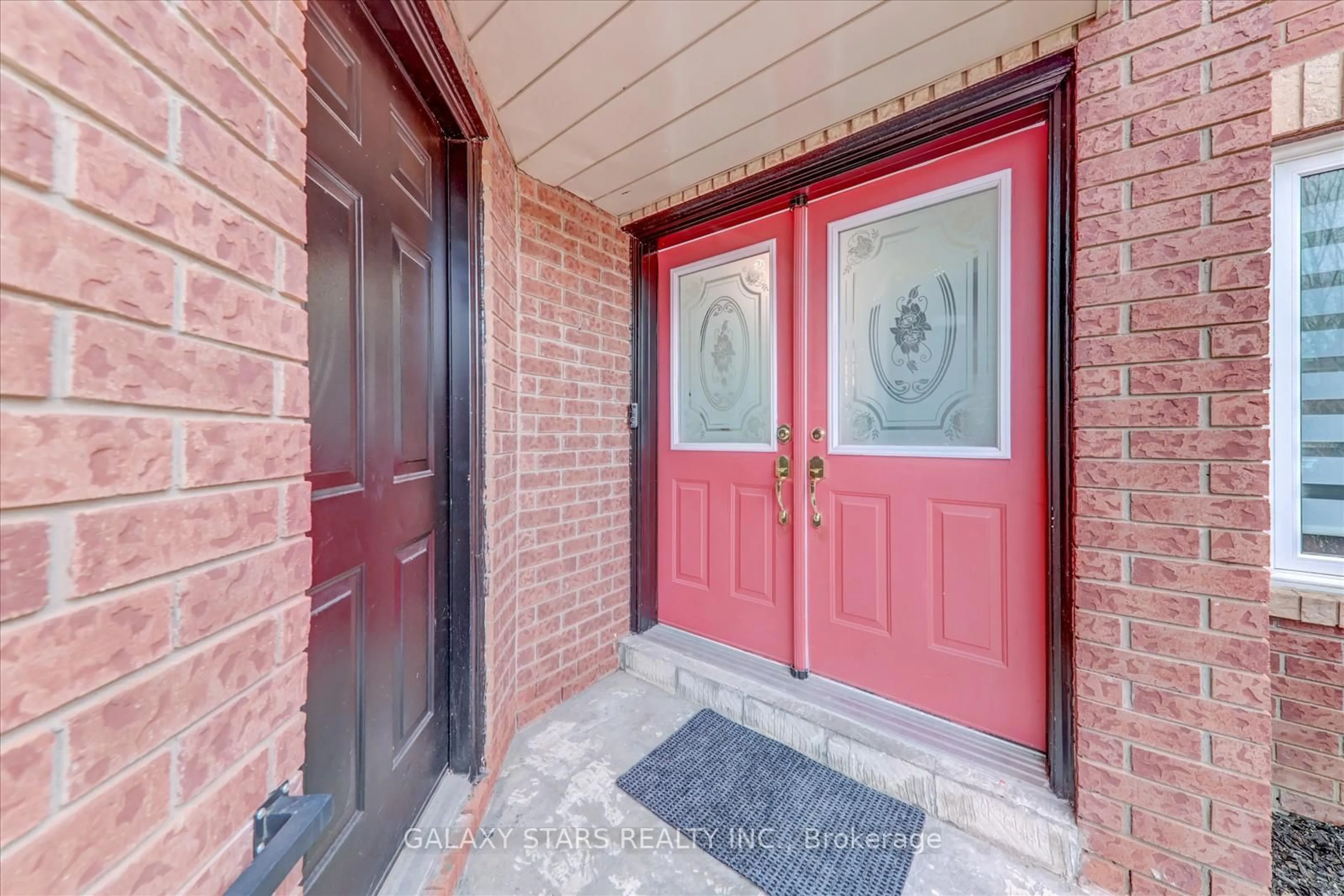 Indoor entryway for 27 John Walter Cres, Clarington Ontario L1E 2W6