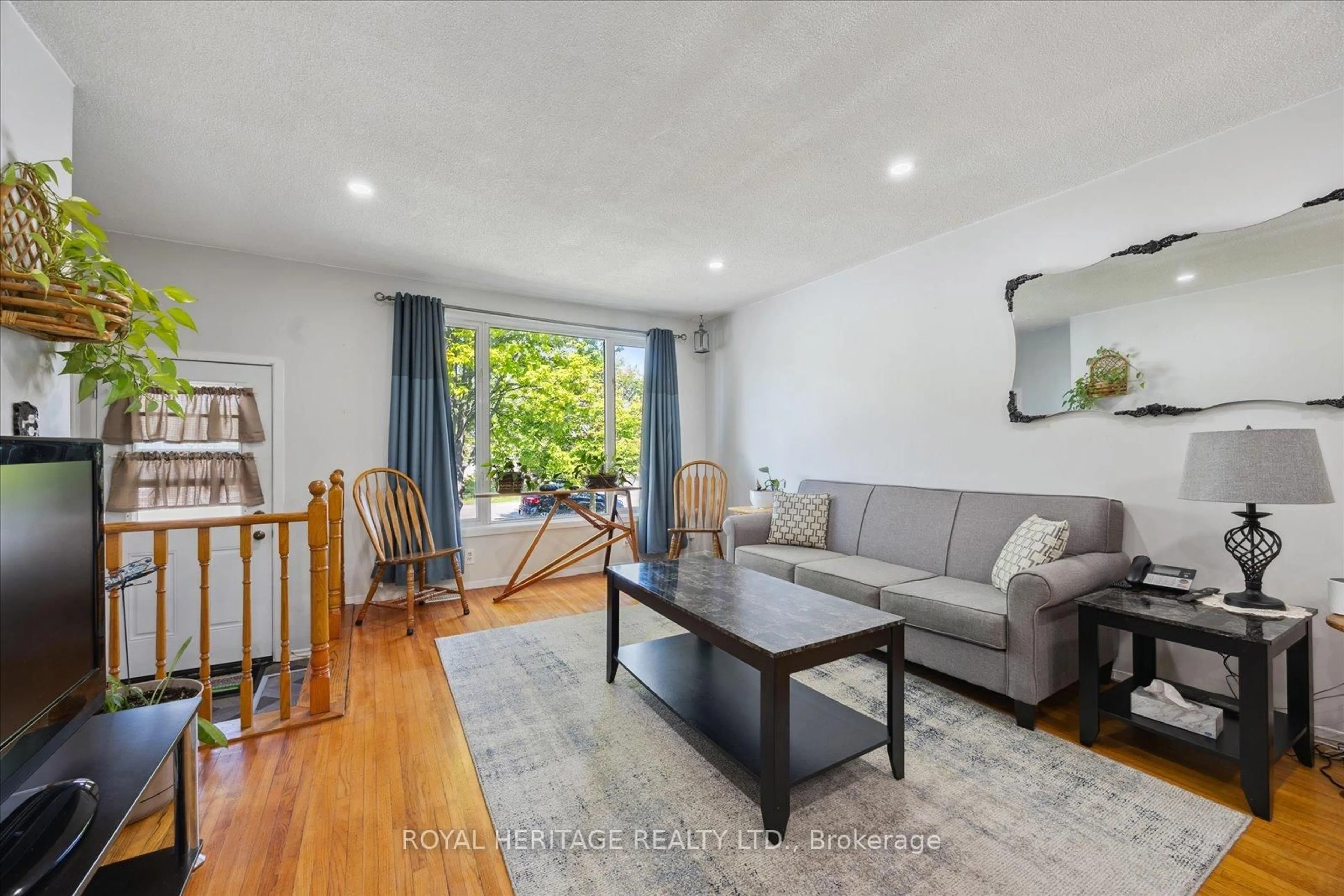 Living room with furniture, unknown for 304 Rosedale Dr, Whitby Ontario L1N 1Z3
