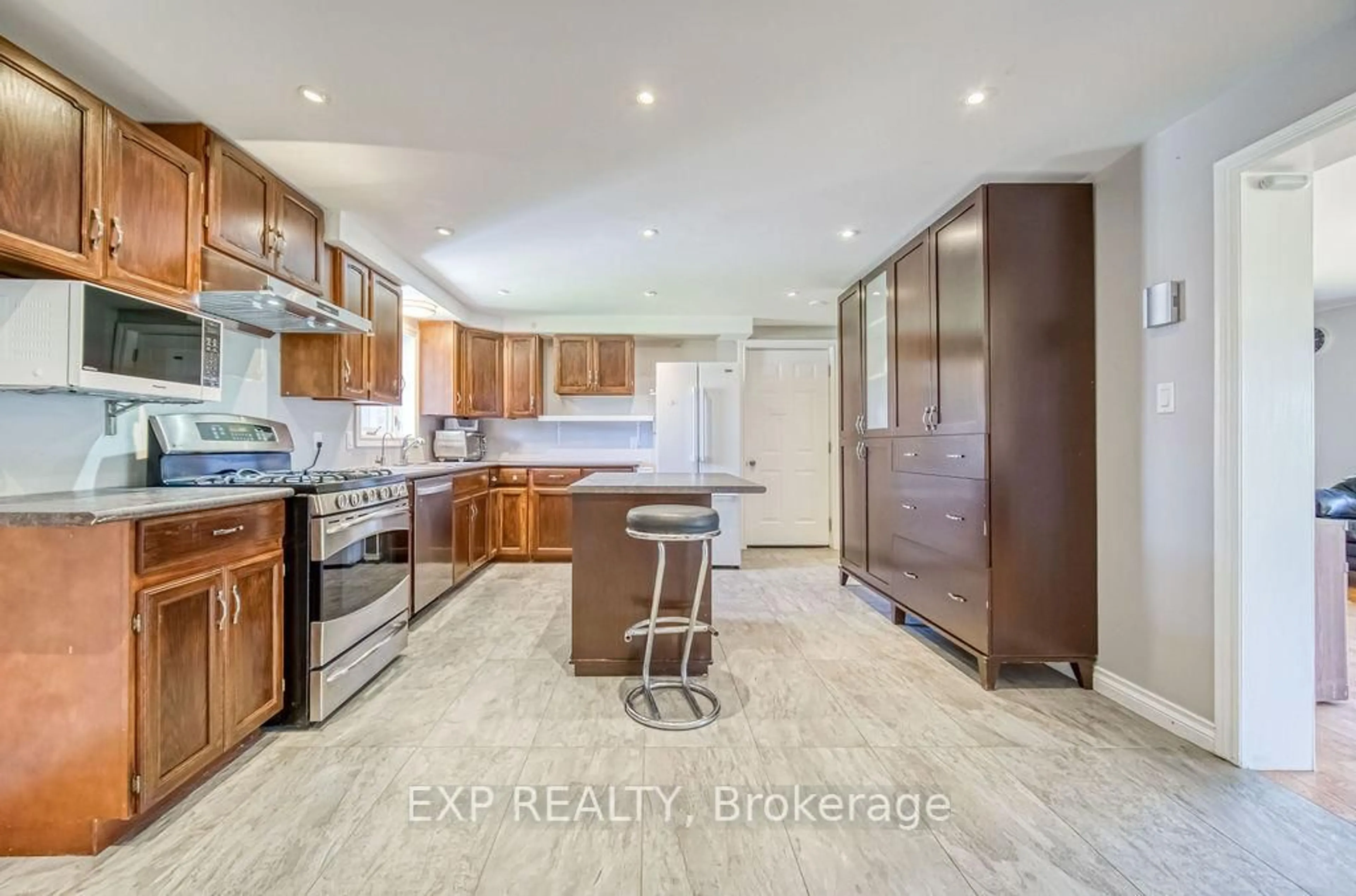 Open concept kitchen, ceramic/tile floor for 8 Jacobsen Blvd, Scugog Ontario L0C 1H0