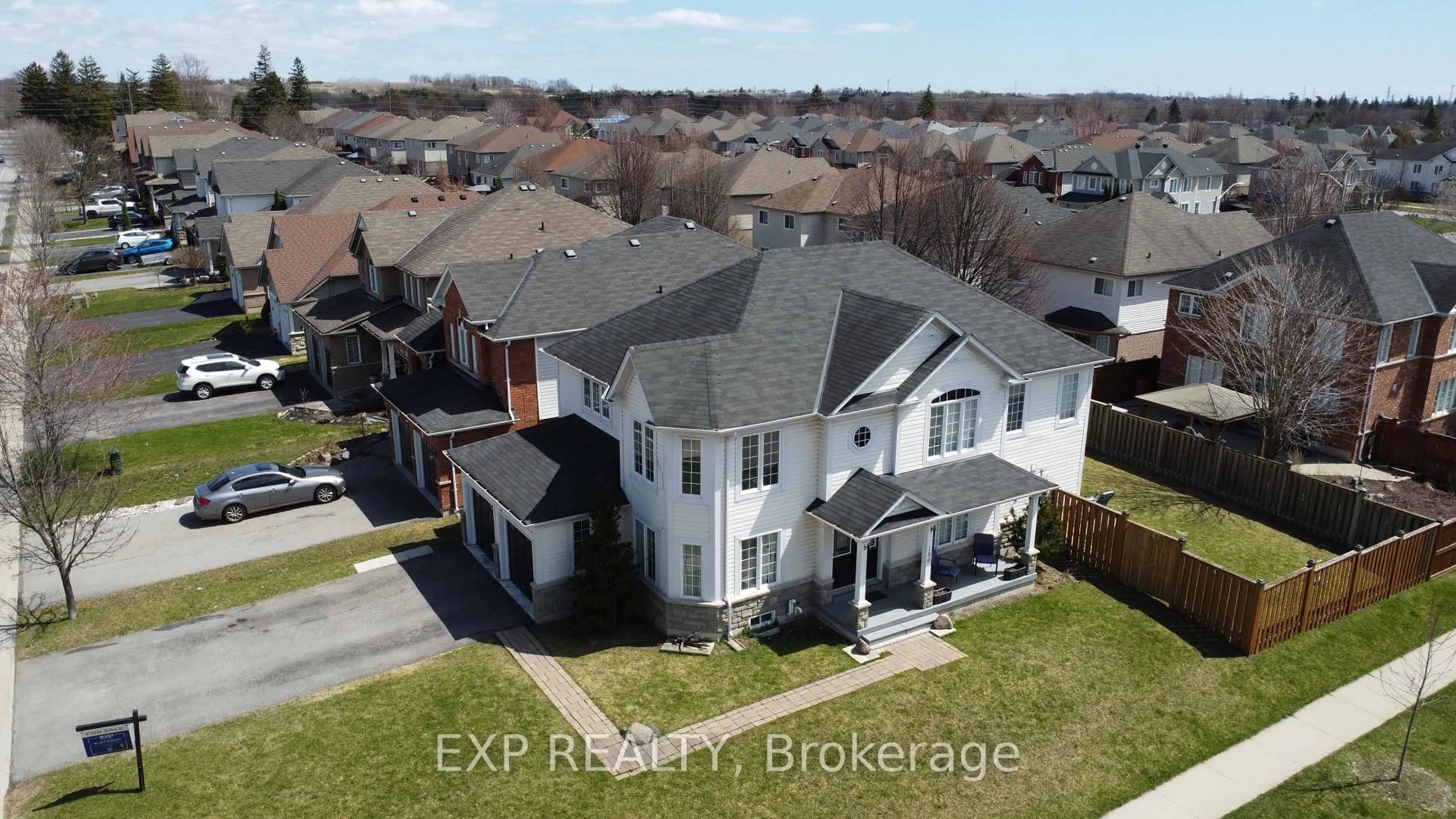 A pic from outside/outdoor area/front of a property/back of a property/a pic from drone, building for 189 Dadson Dr, Clarington Ontario L1C 5M7