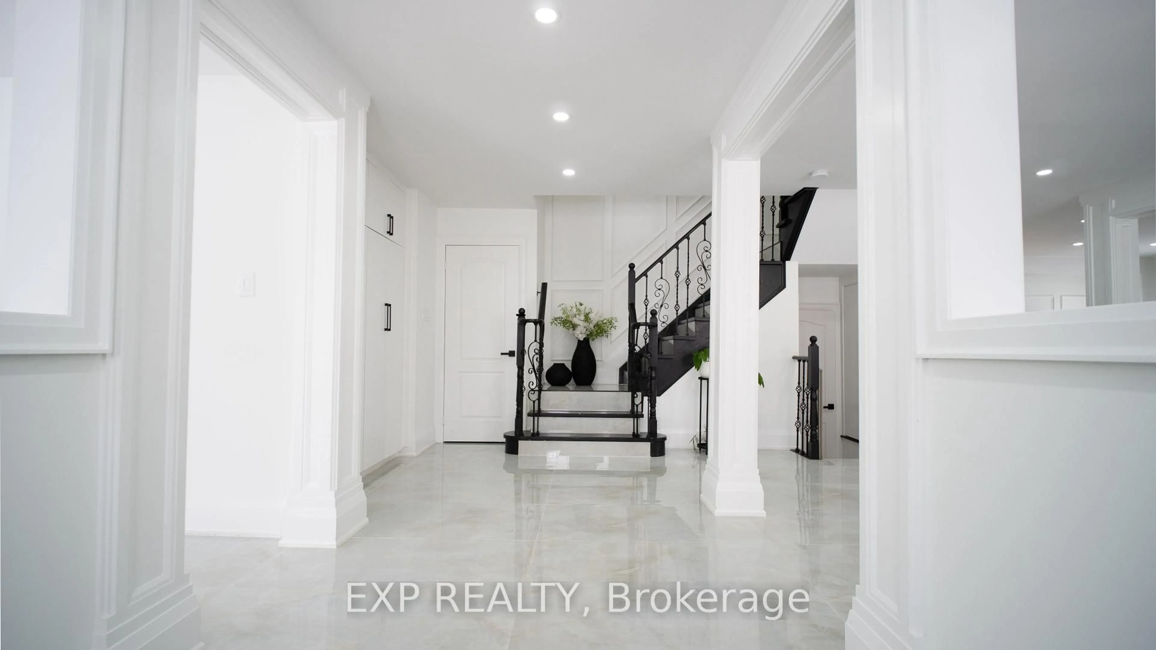 Indoor entryway for 189 Dadson Dr, Clarington Ontario L1C 5M7
