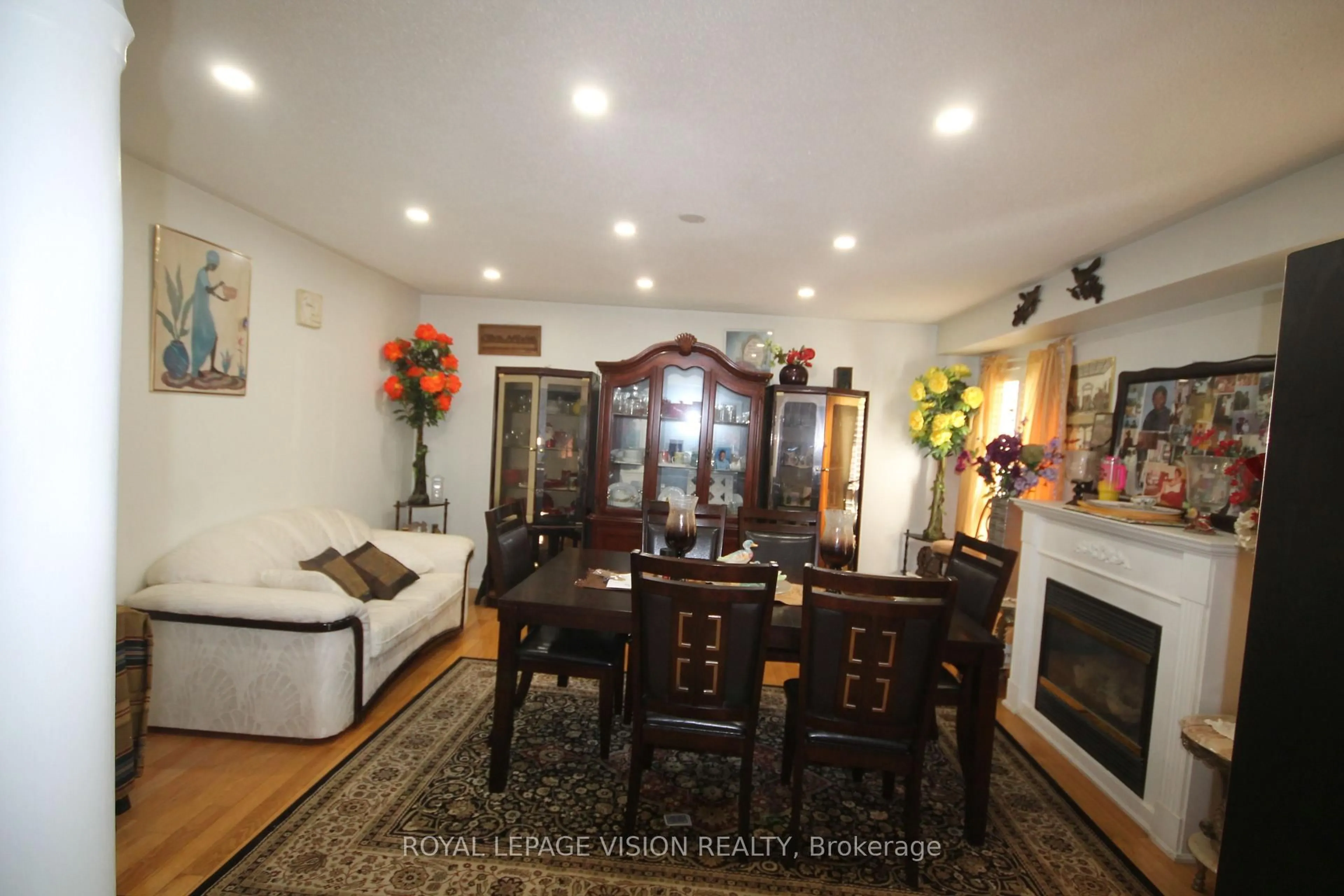 Dining room, wood/laminate floor for 45 Bradbury Cres, Ajax Ontario L1T 4H5