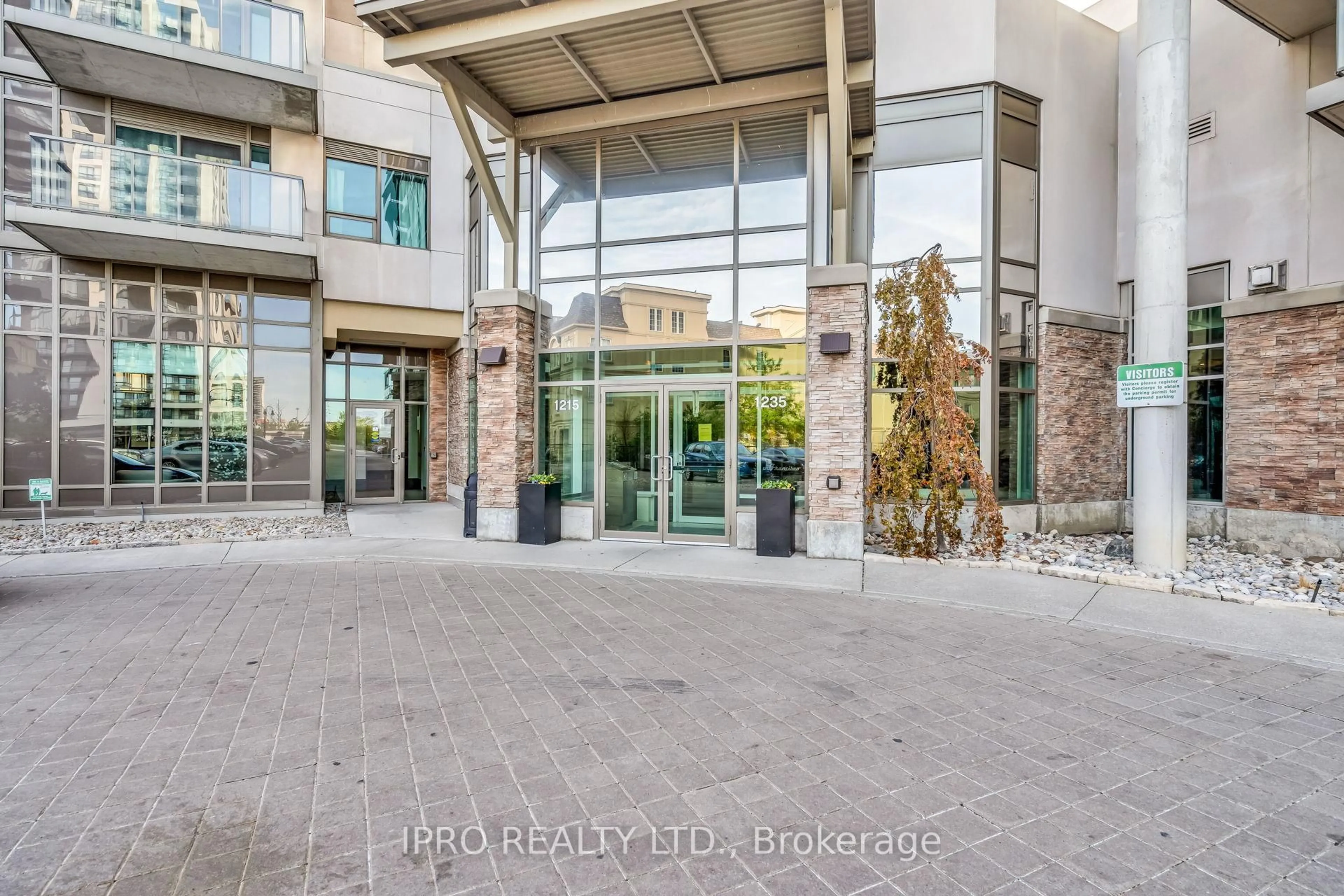 Indoor foyer for 1235 Bayly St #906, Pickering Ontario L1W 1L7