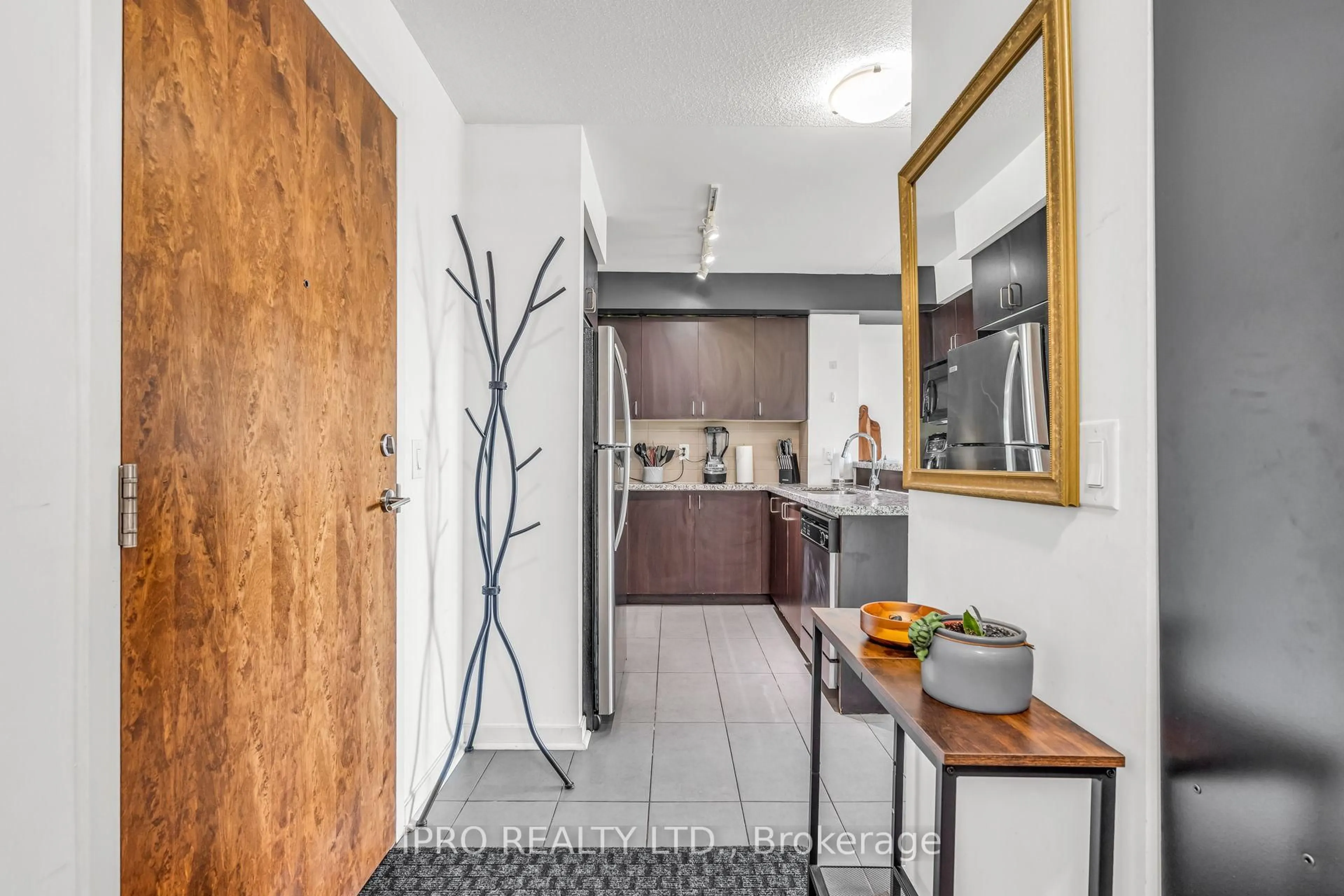 Indoor entryway for 1235 Bayly St #906, Pickering Ontario L1W 1L7