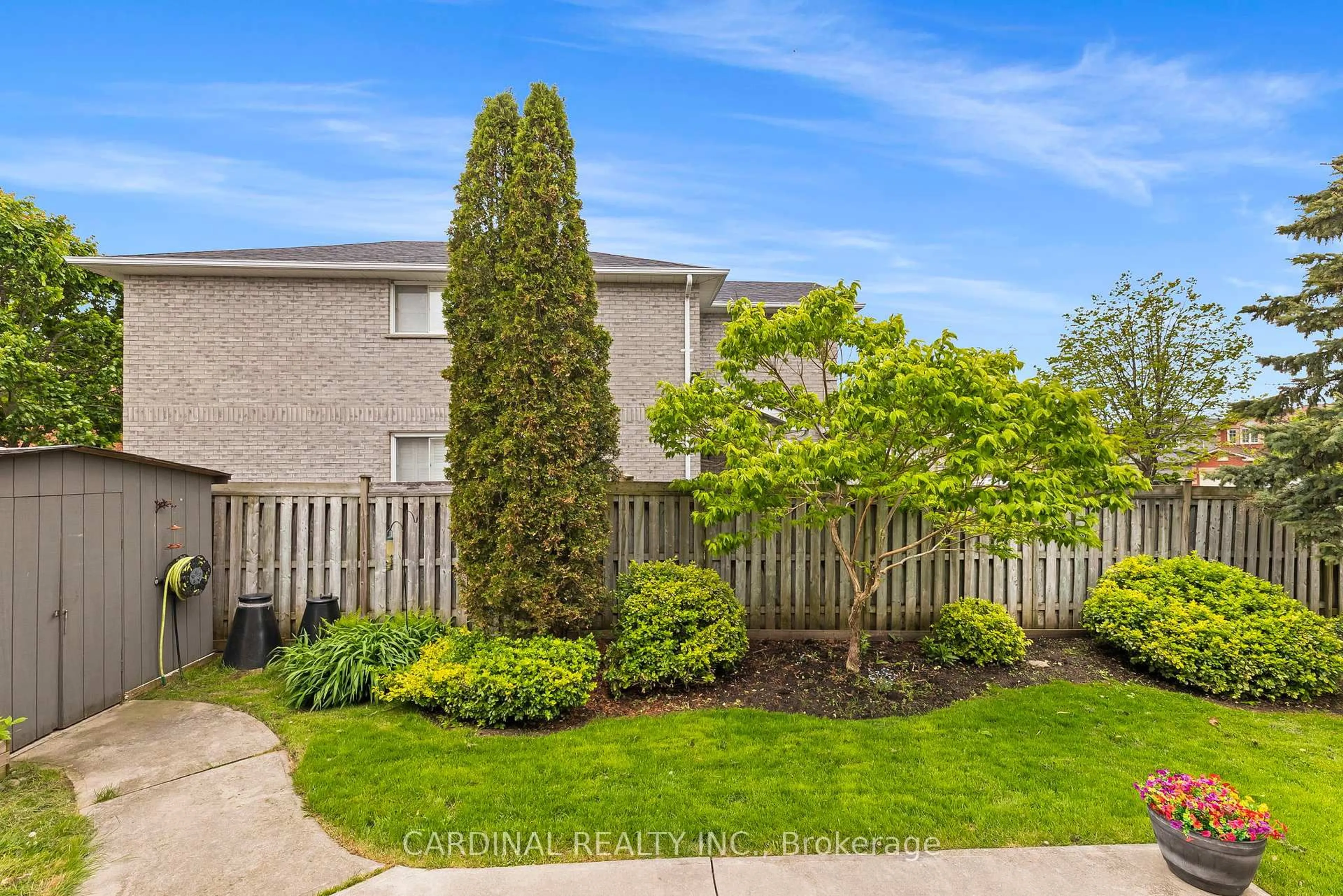 Patio, street for 124 Avondale Dr, Clarington Ontario L1E 3A3