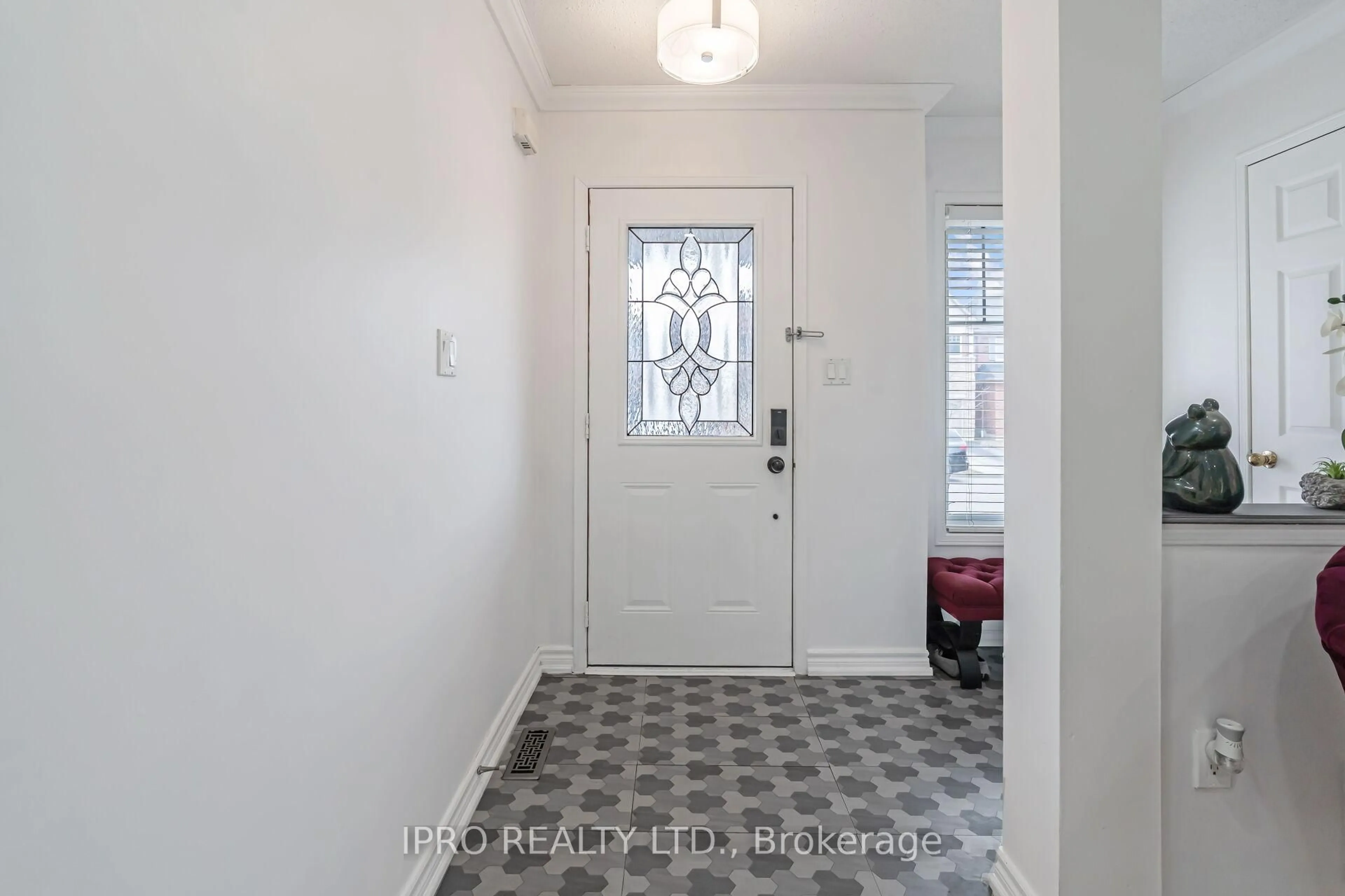 Indoor entryway for 16 Donlevy Cres, Whitby Ontario L1R 0B8