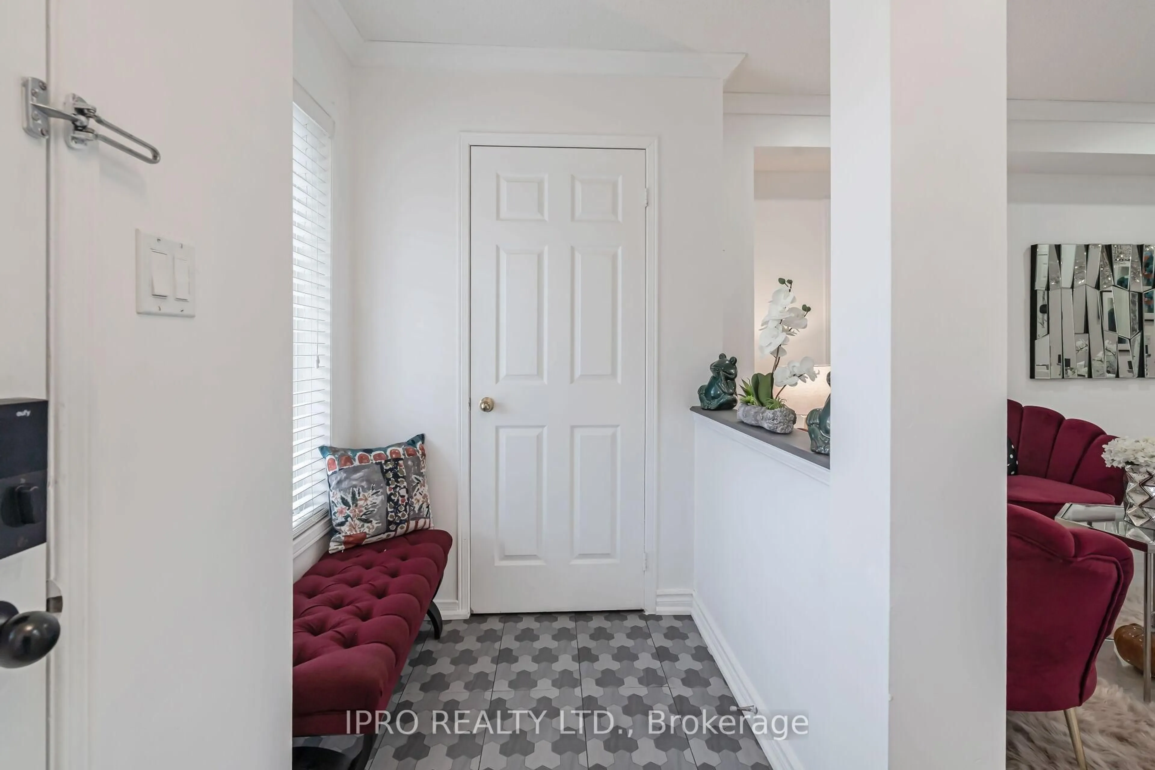 Indoor entryway for 16 Donlevy Cres, Whitby Ontario L1R 0B8
