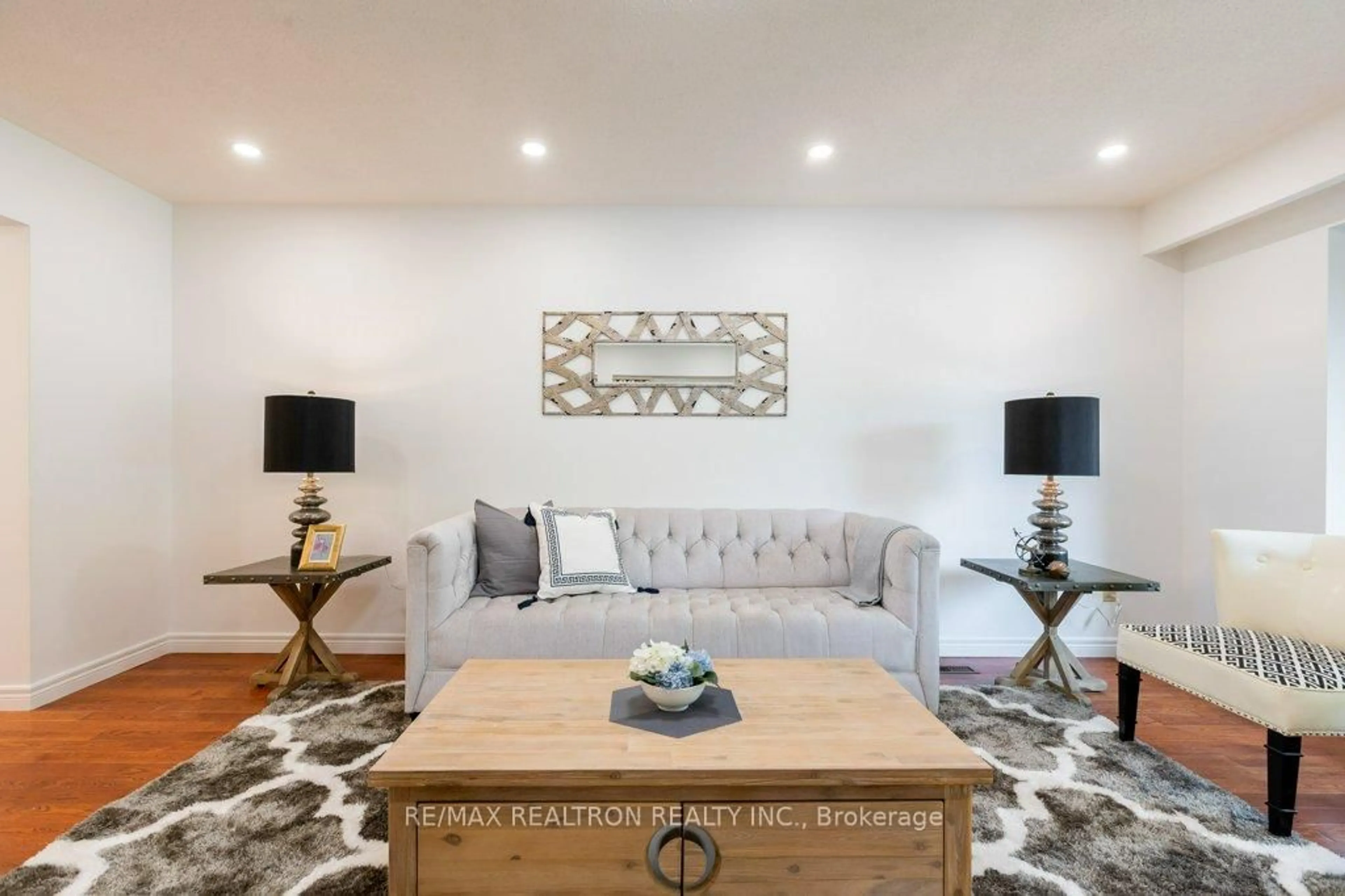 Living room with furniture, unknown for 135 Heatherside Dr, Toronto Ontario M1W 1T6