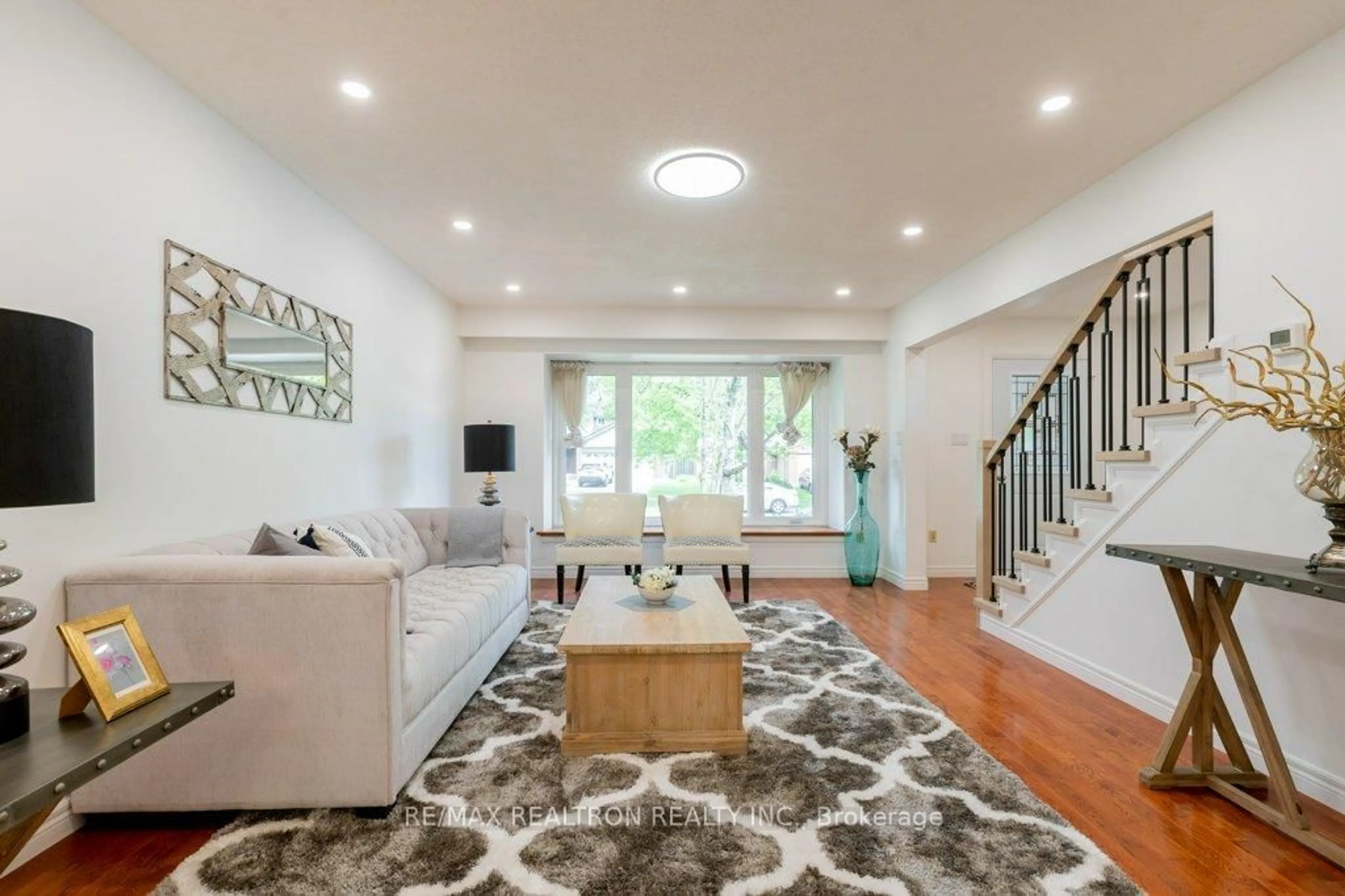 Living room with furniture, unknown for 135 Heatherside Dr, Toronto Ontario M1W 1T6