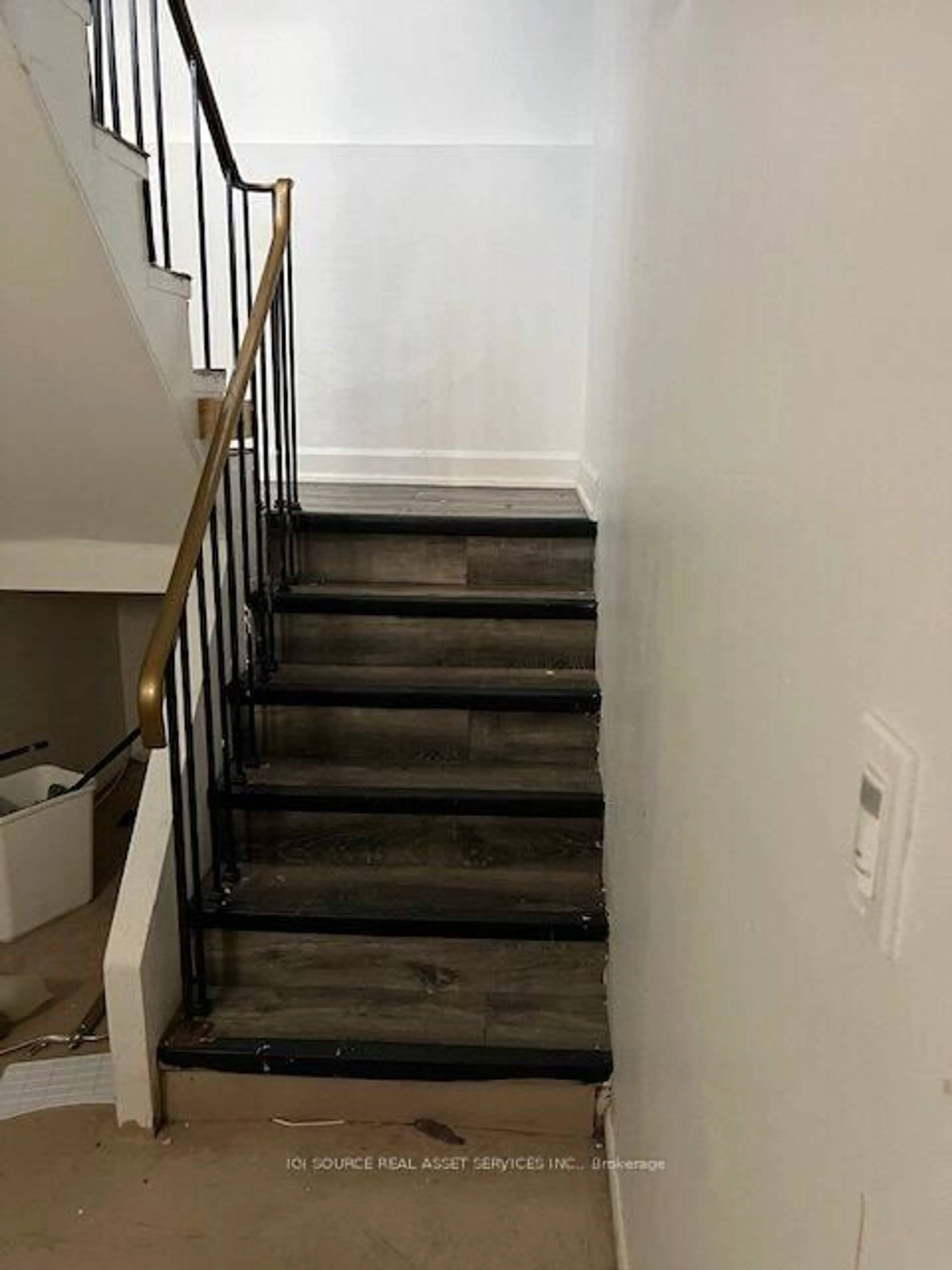 Stairs for 1100 Simcoe St, Oshawa Ontario L1H 4L6