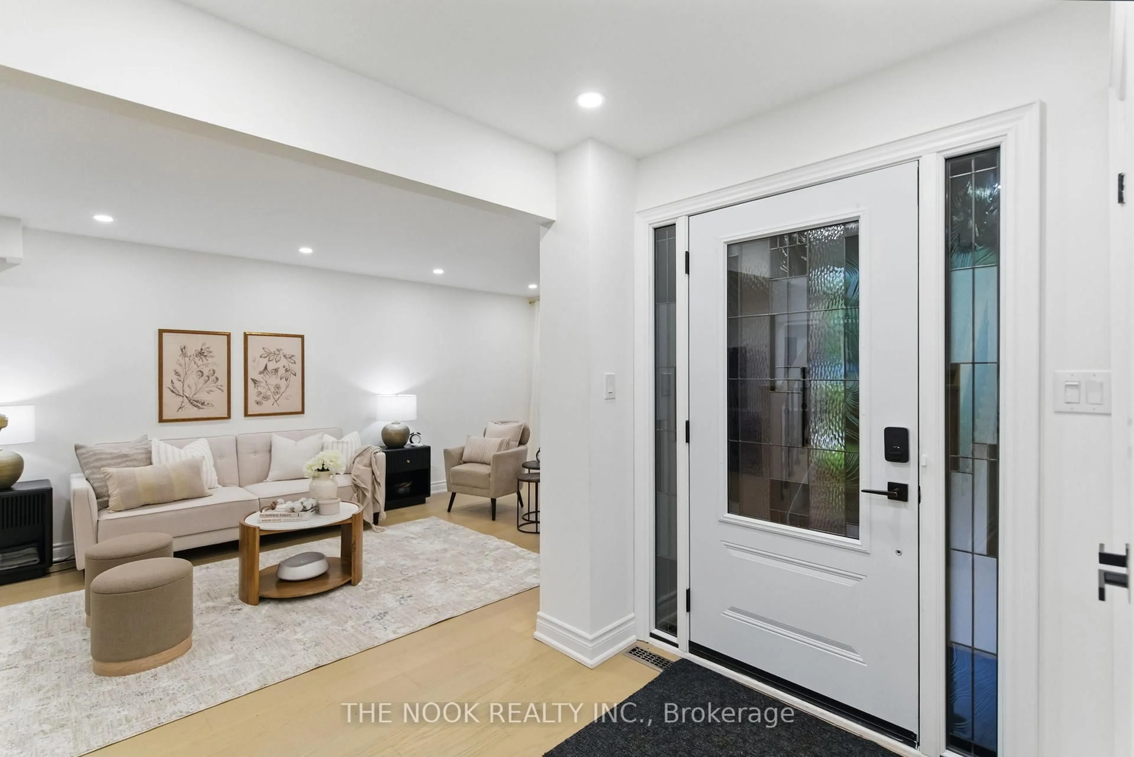 Indoor entryway for 338 Siena Crt, Oshawa Ontario L1J 6V5