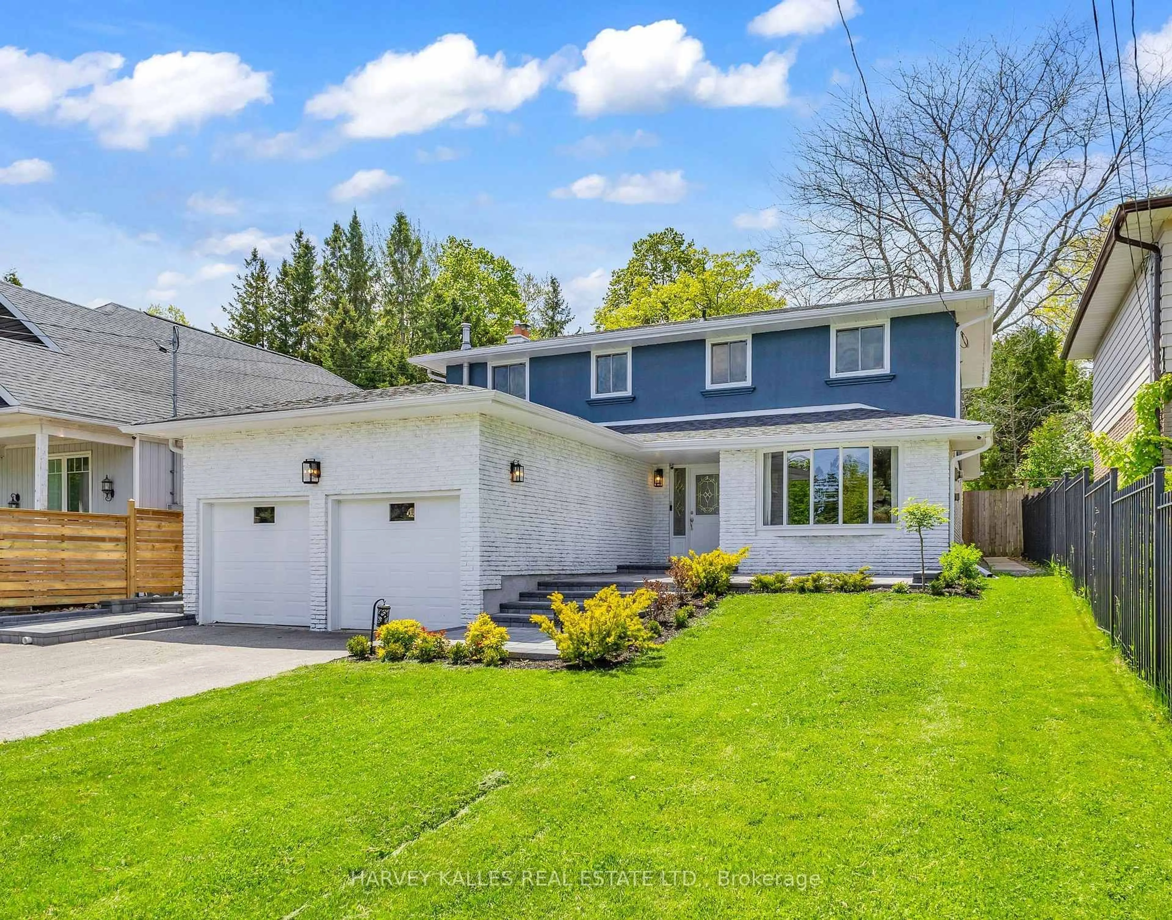 Home with vinyl exterior material, street for 534 Oakwood Dr, Pickering Ontario L1W 2M7