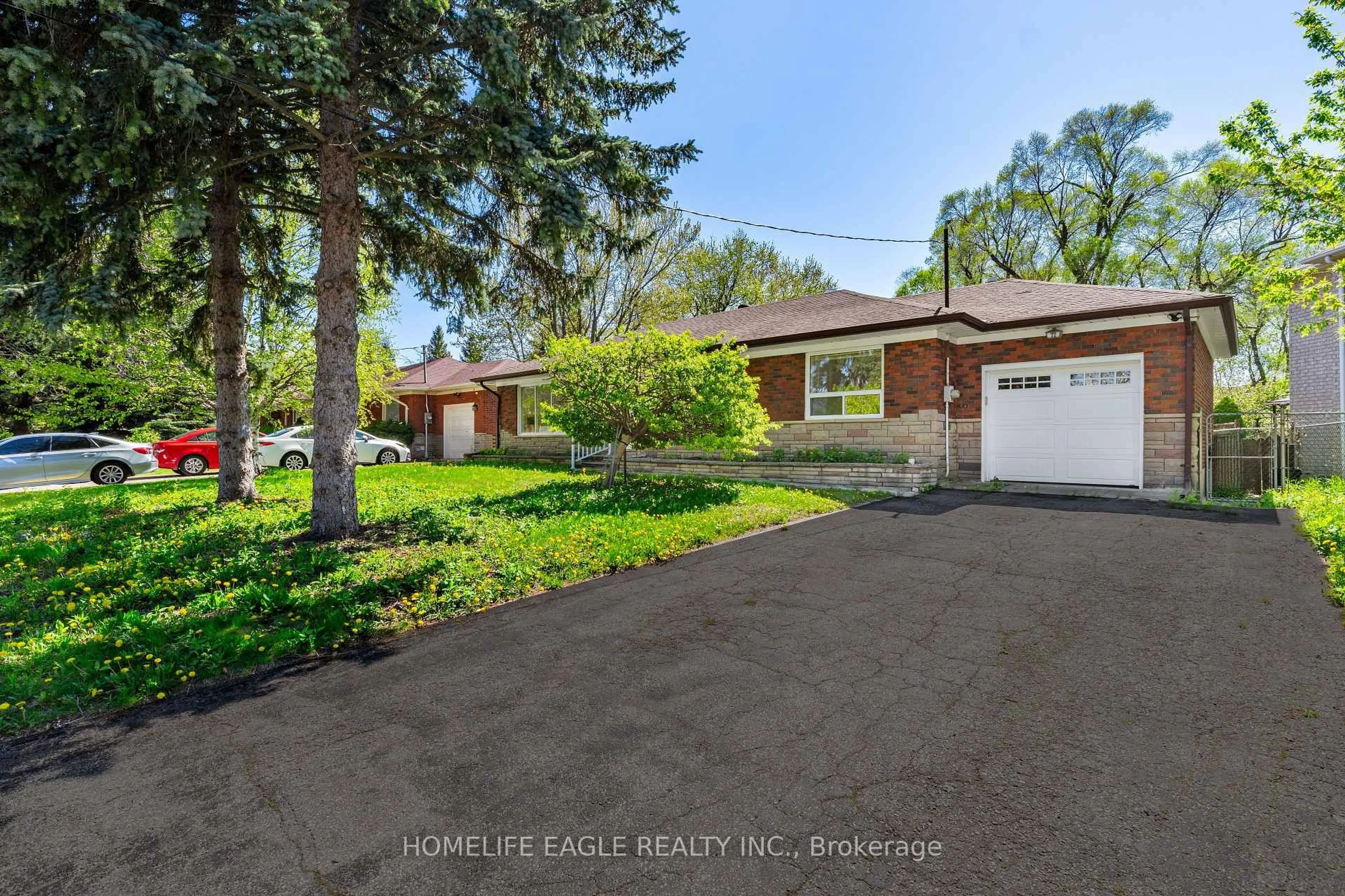 A pic from outside/outdoor area/front of a property/back of a property/a pic from drone, street for 72 Brinloor Blvd, Toronto Ontario M1M 1L5