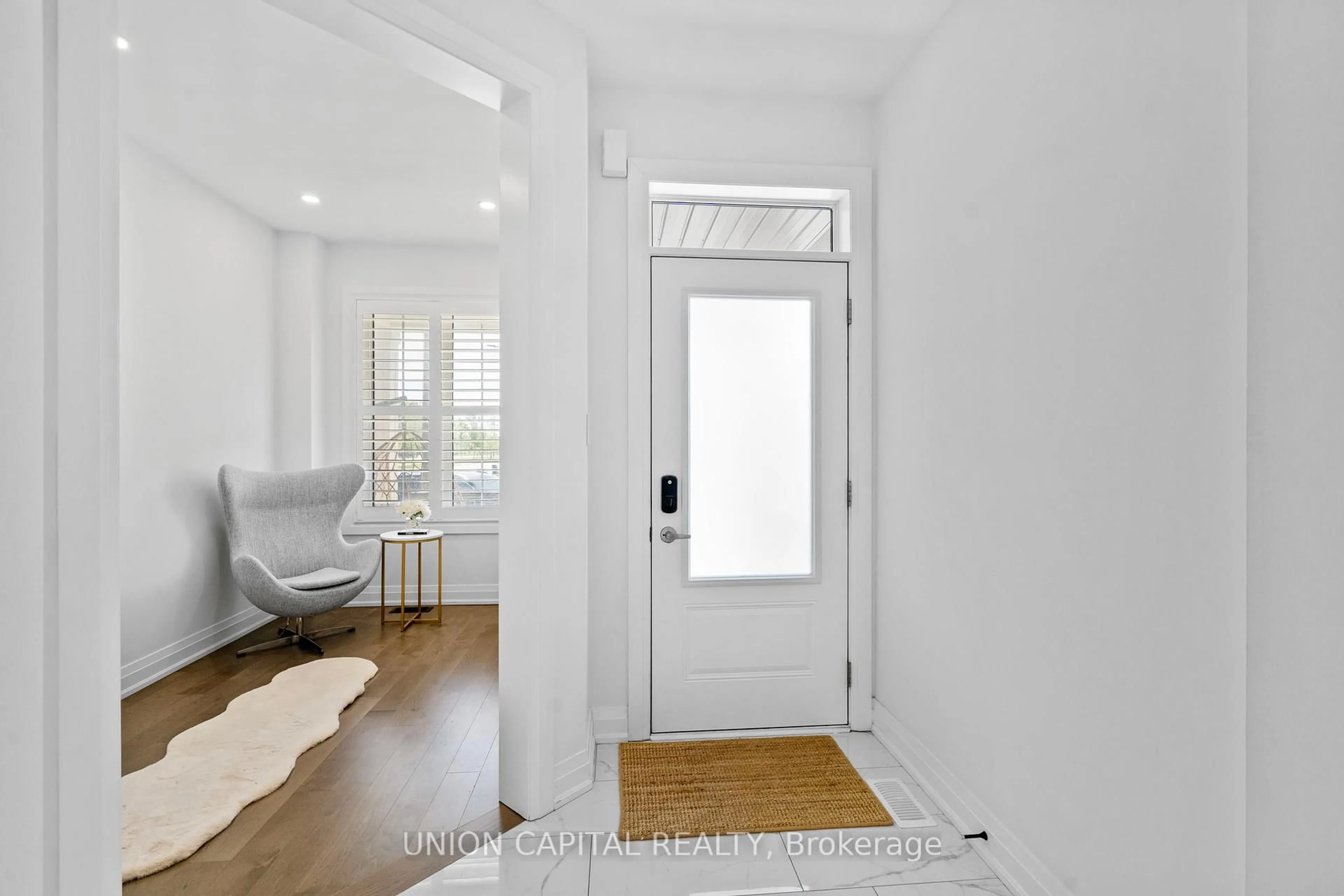 Indoor entryway for 17 Broden Cres, Whitby Ontario L1P 0M1
