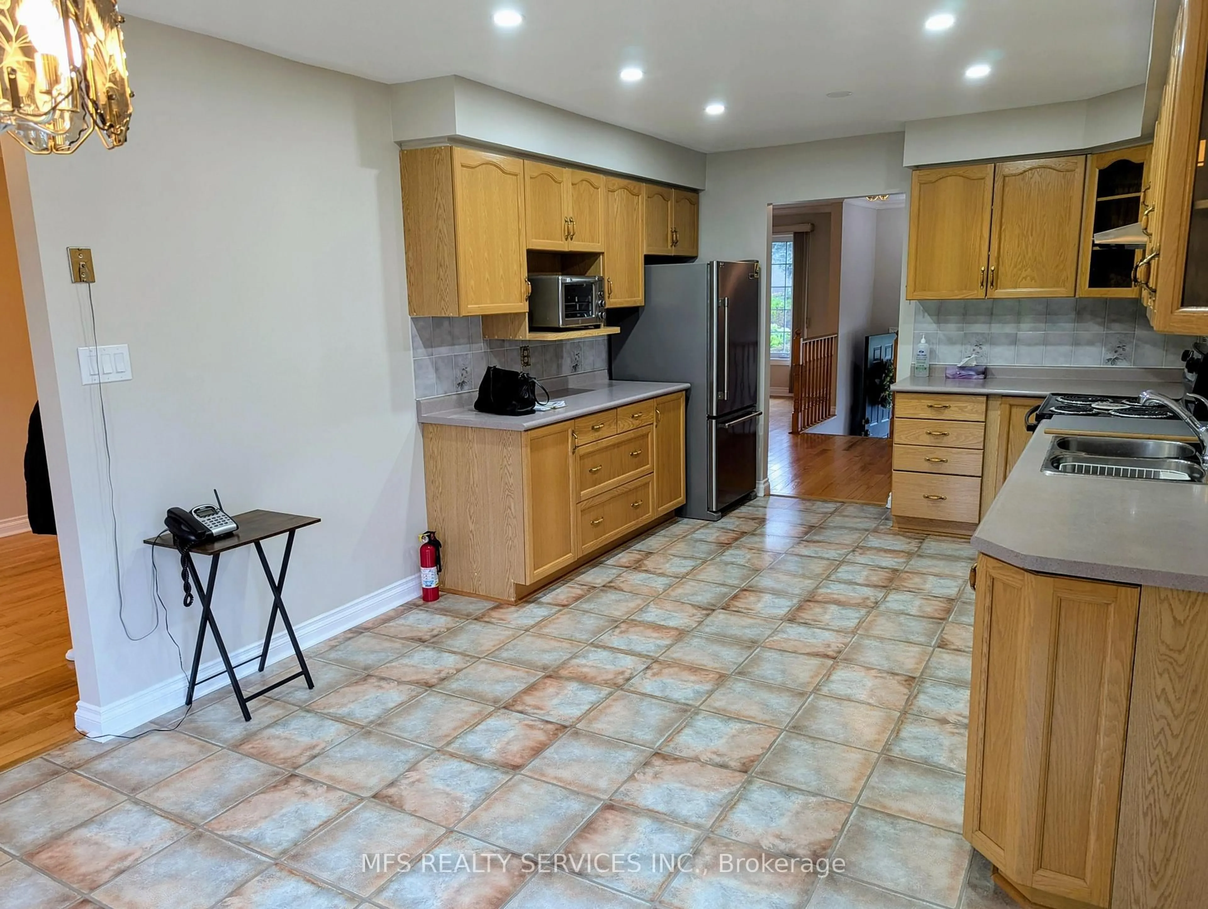 Unknown for 286 Seneca Ave, Oshawa Ontario L1G 3V8