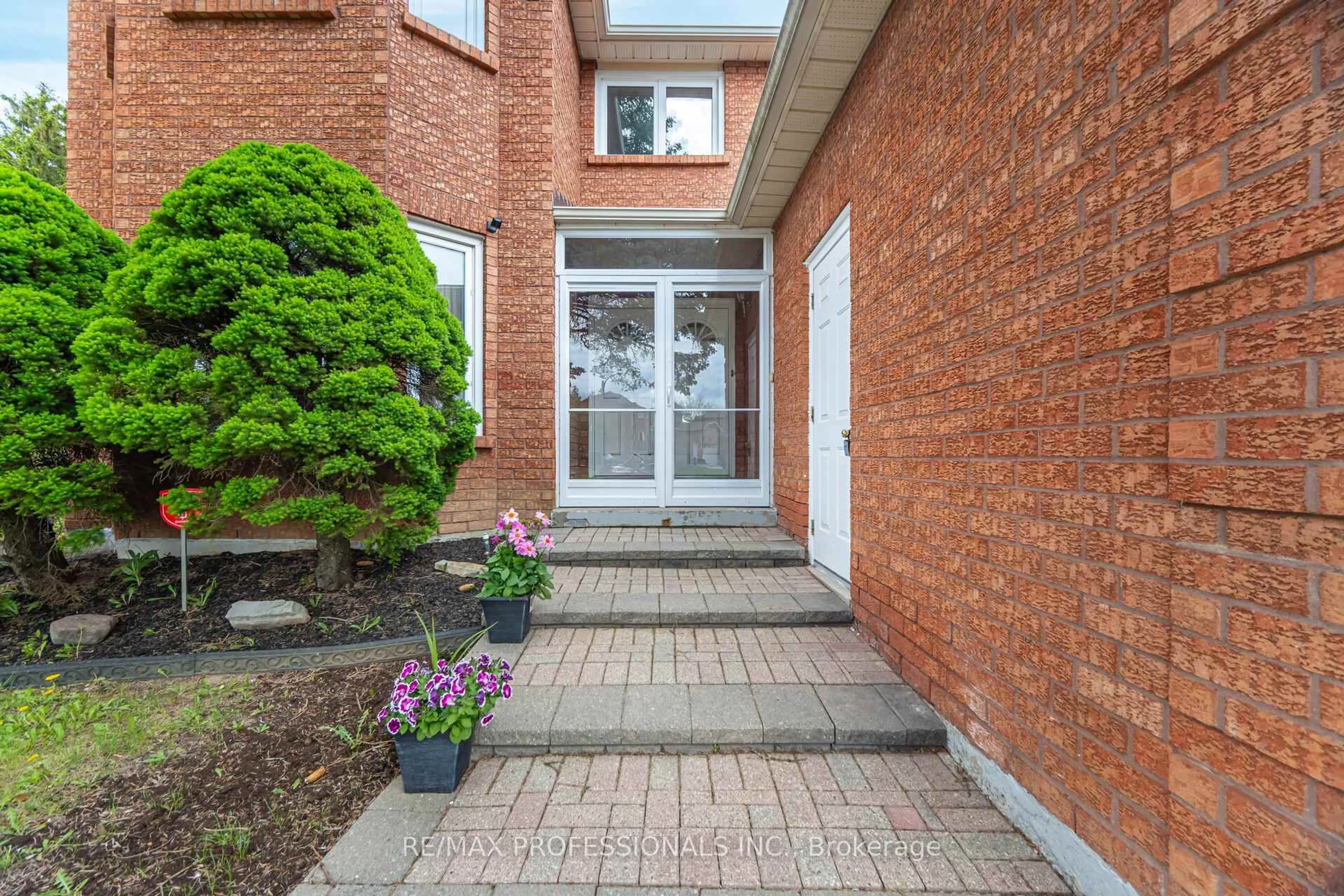 Unknown for 29 Moeller Crt, Toronto Ontario M1E 5C1
