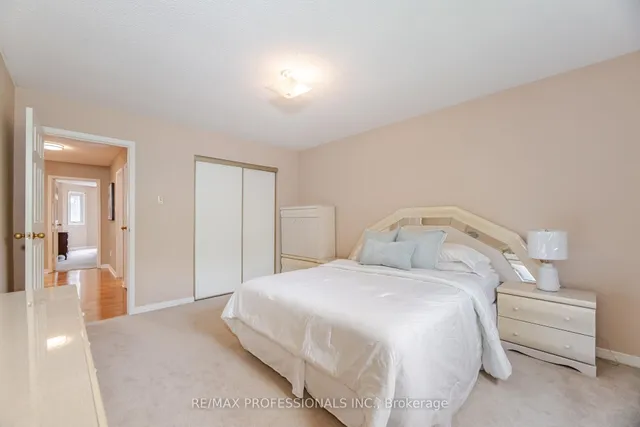 Additional image 32 of 29 Moeller Crt
