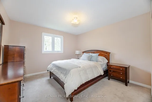 Additional image 33 of 29 Moeller Crt