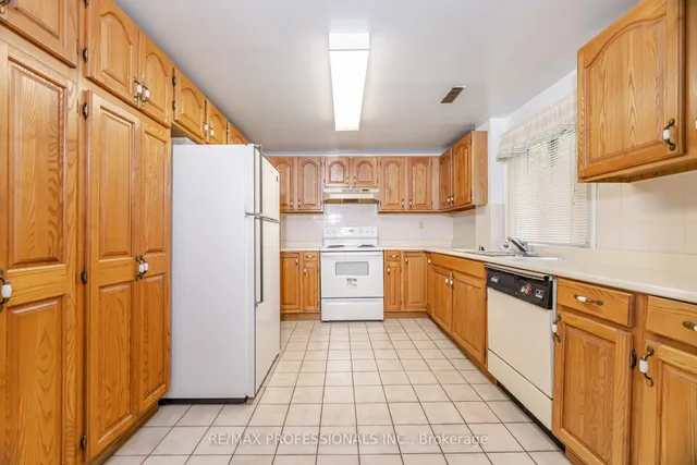 Additional image 38 of 29 Moeller Crt